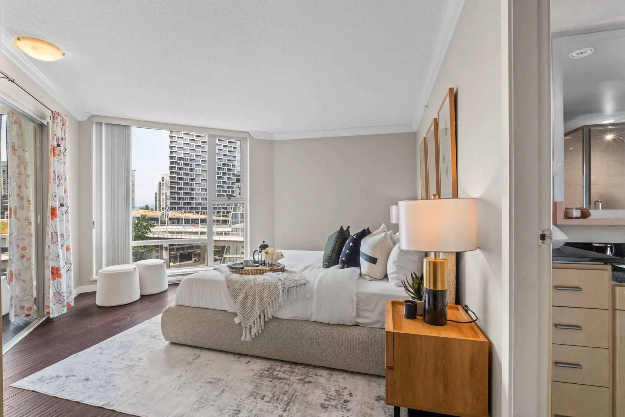 1202 583 Beach Crescent