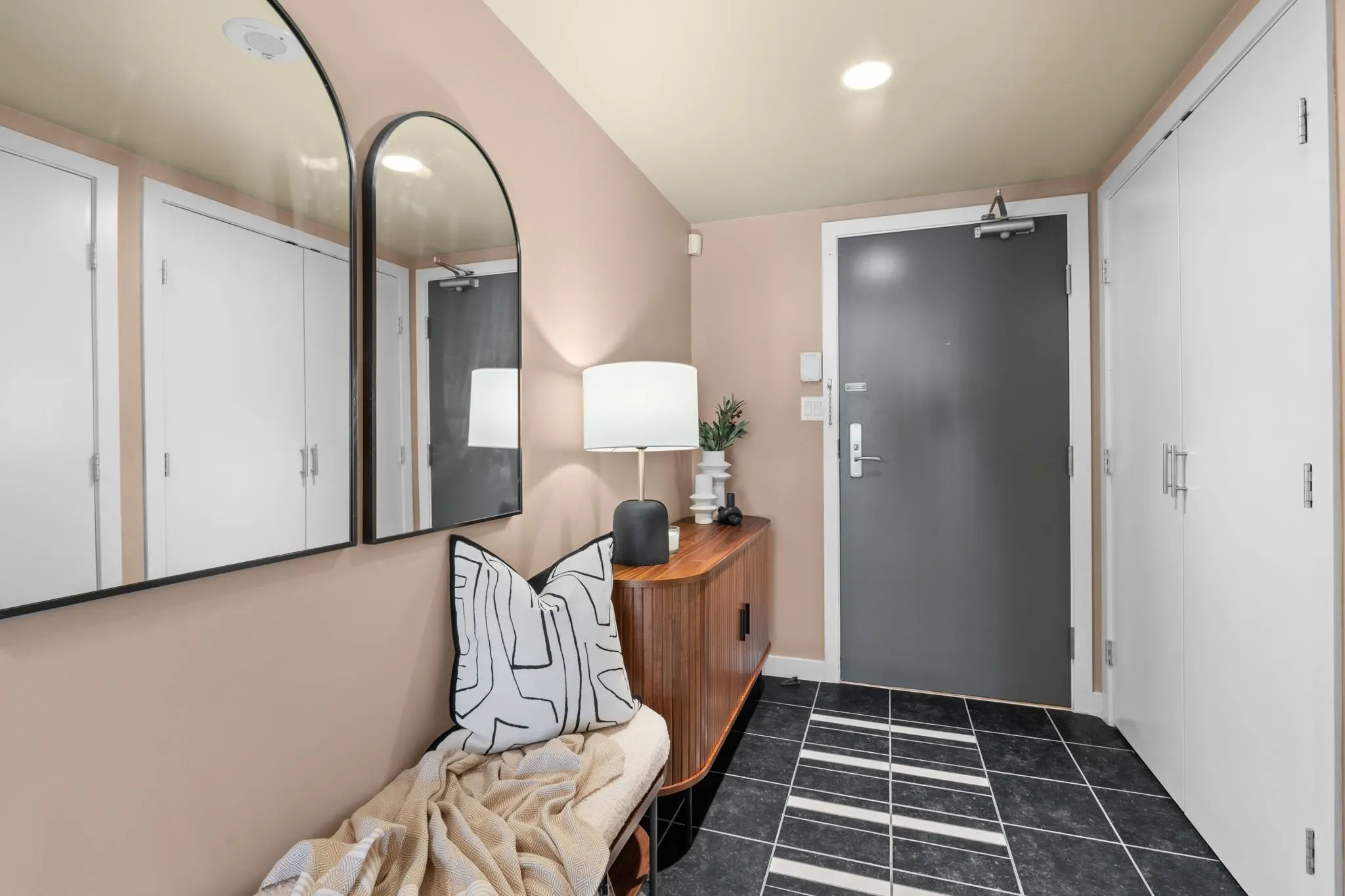 1202 583 Beach Crescent