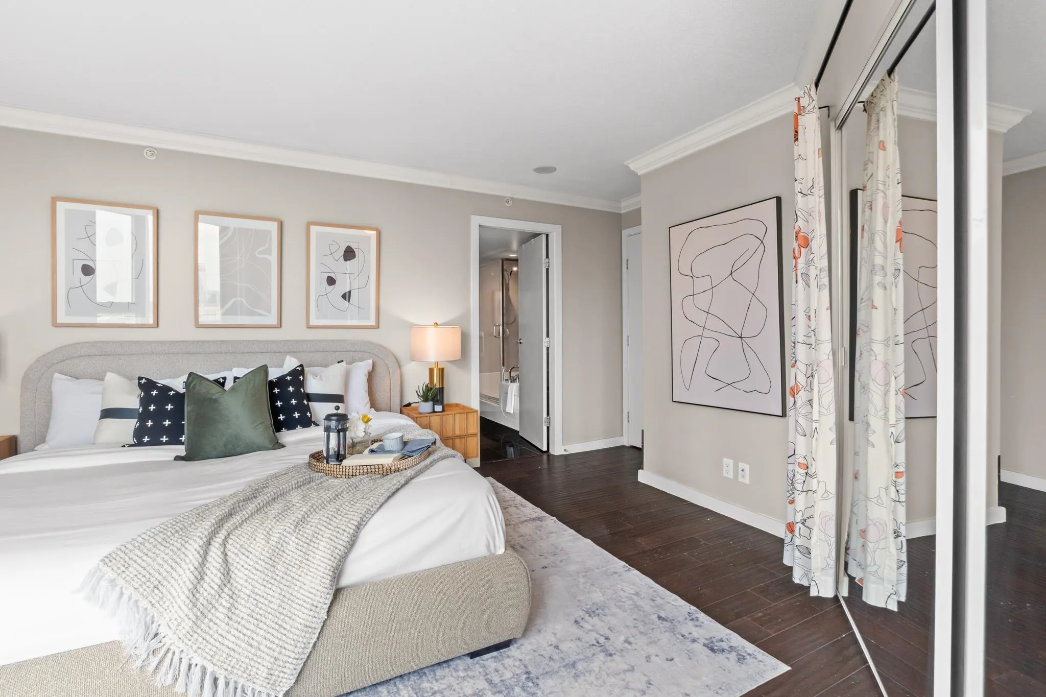 1202 583 Beach Crescent