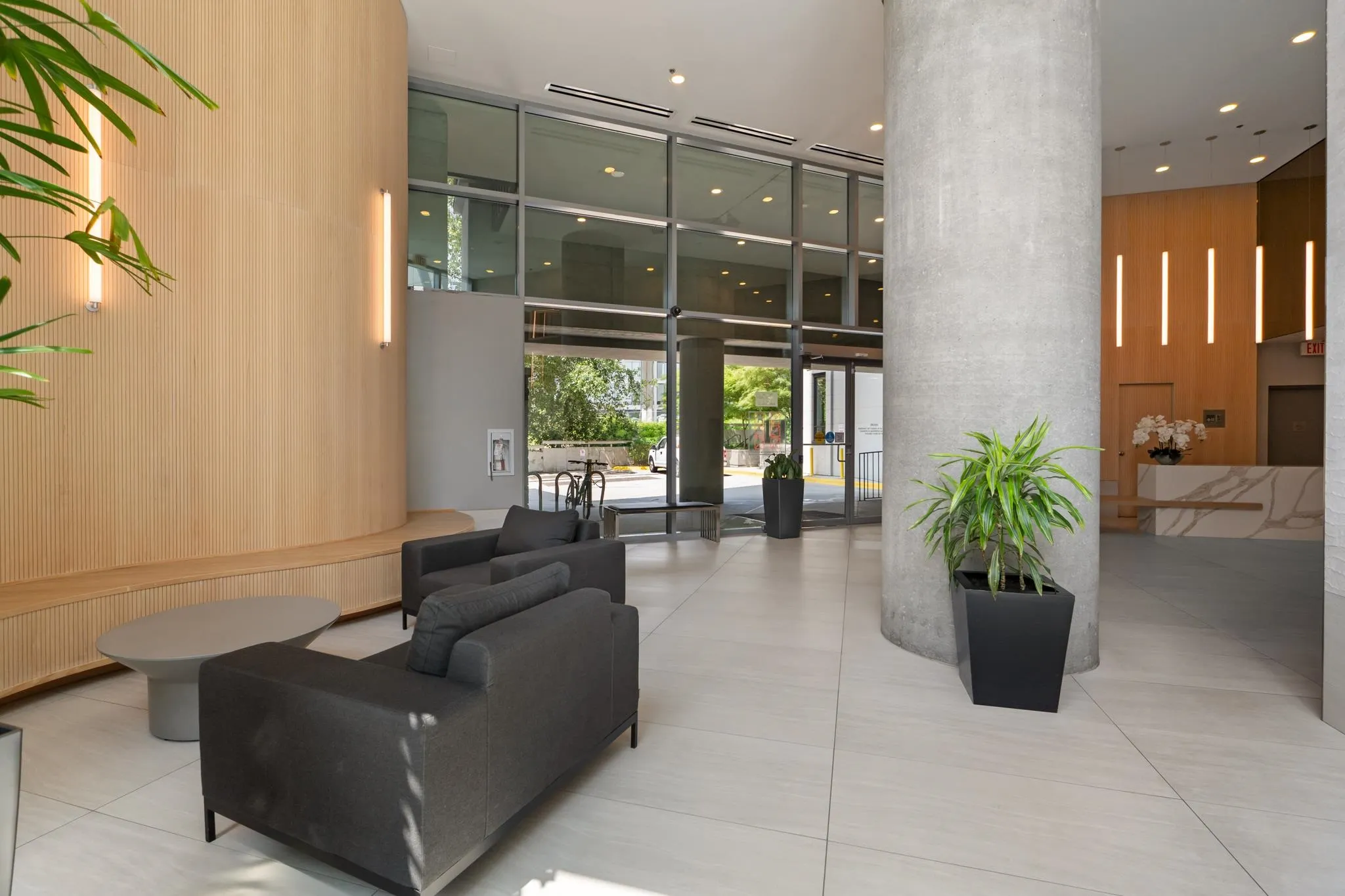 1202 583 Beach Crescent