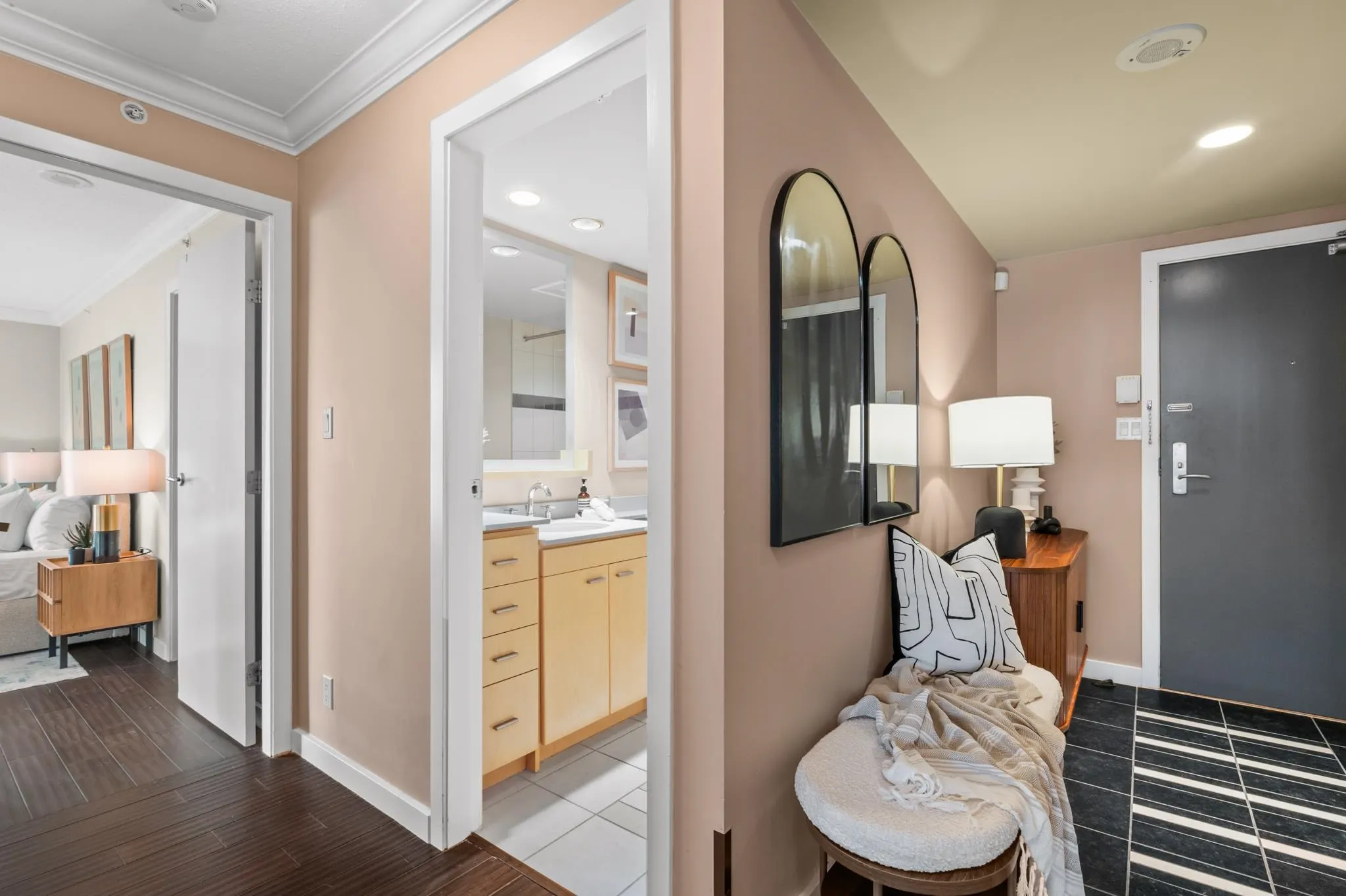 1202 583 Beach Crescent