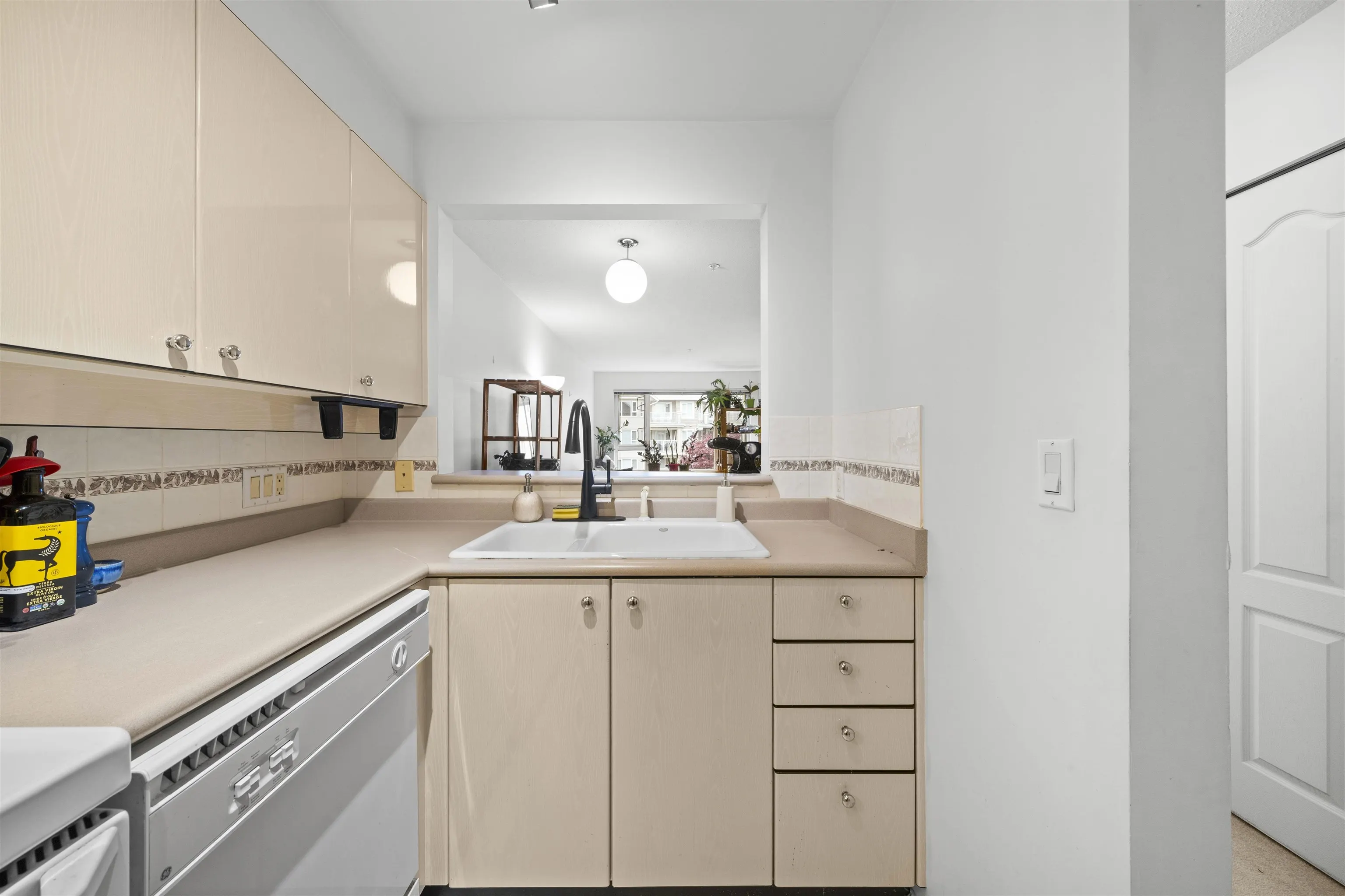 347 5888 Dover Crescent