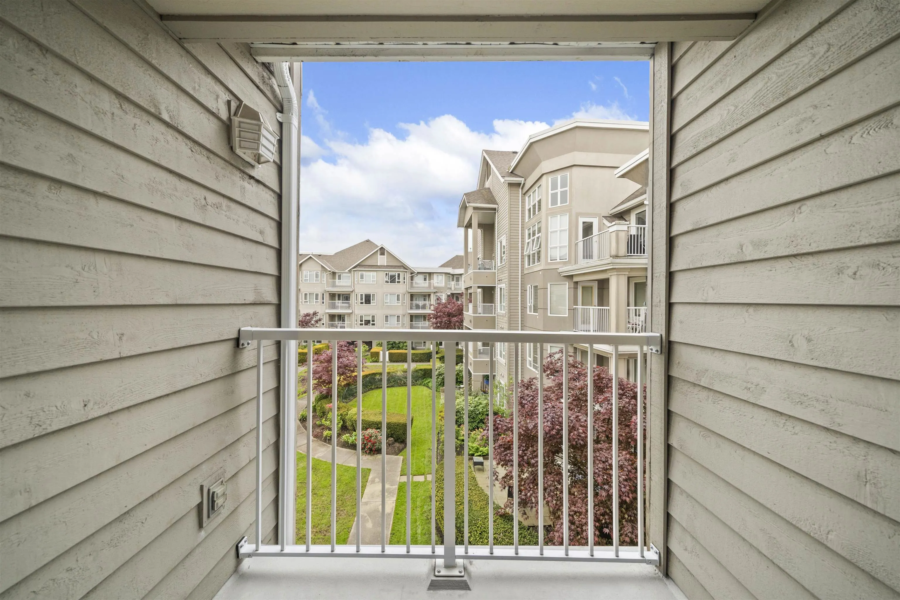 347 5888 Dover Crescent
