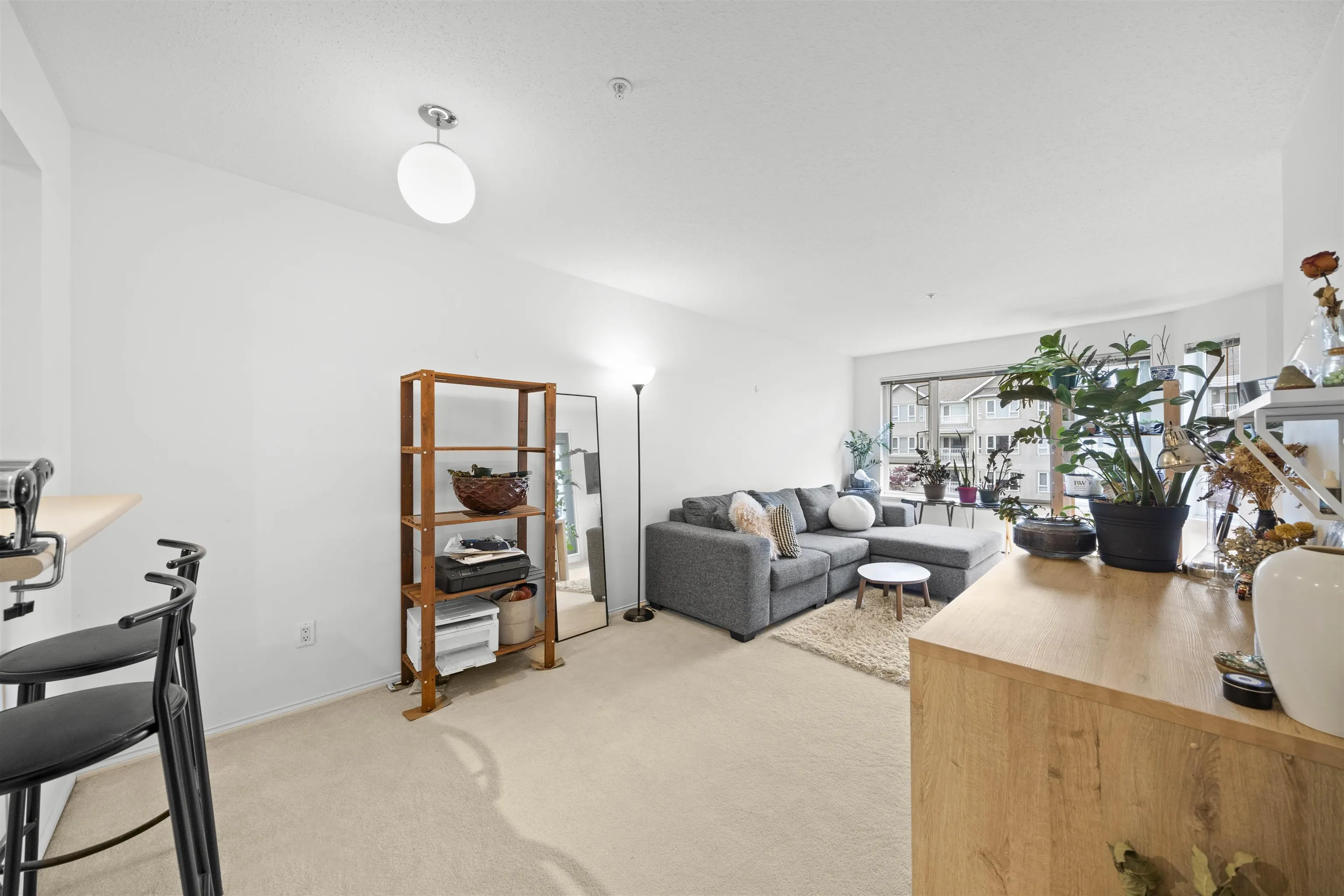 347 5888 Dover Crescent