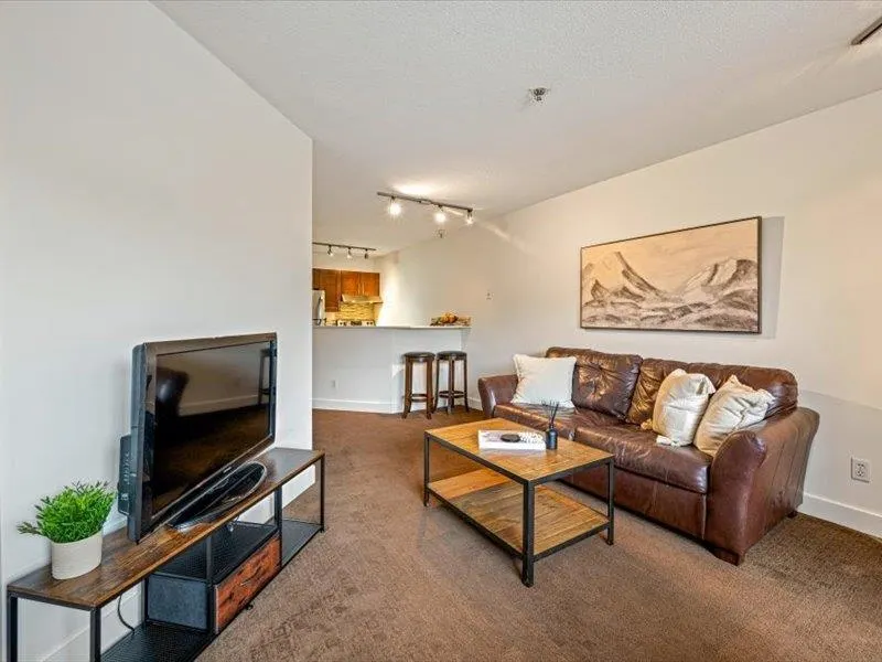 240 4350 Lorimer Road