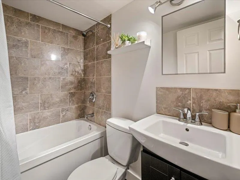 240 4350 Lorimer Road
