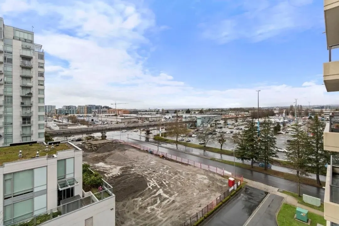 608 8120 Lansdowne Road