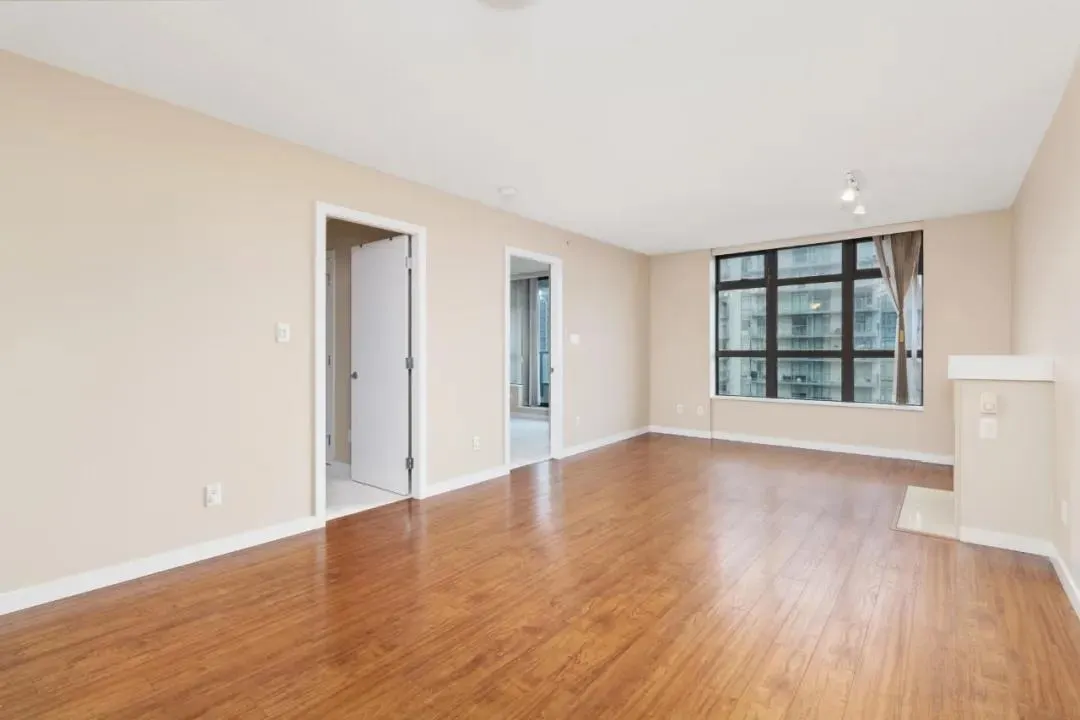 608 8120 Lansdowne Road