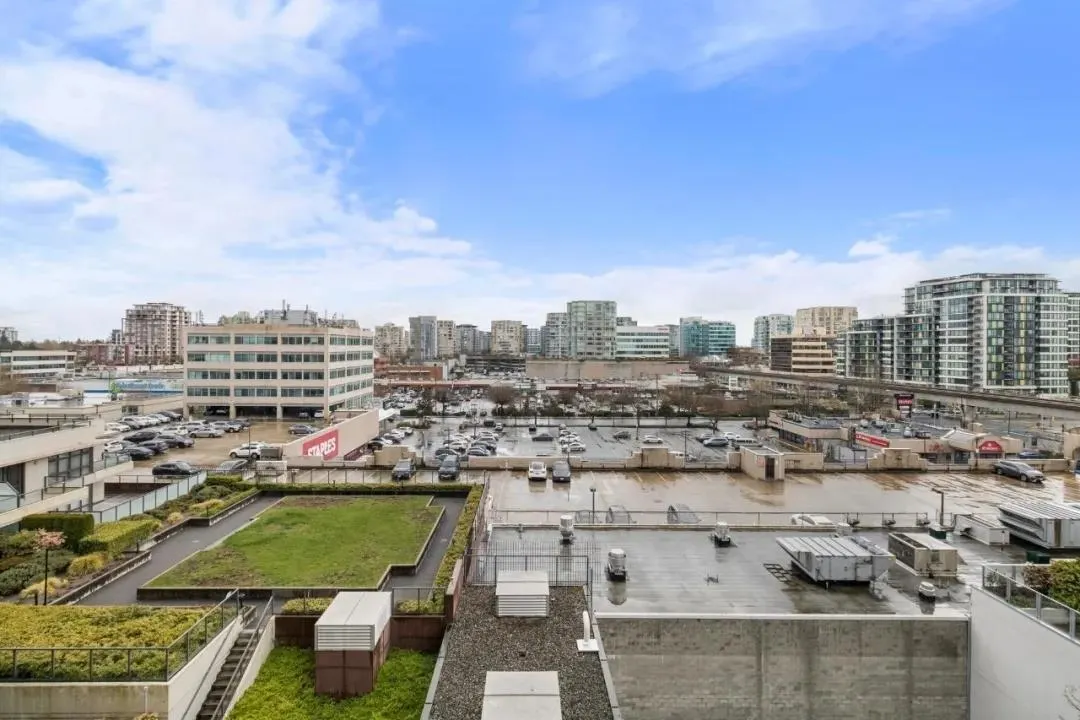 608 8120 Lansdowne Road