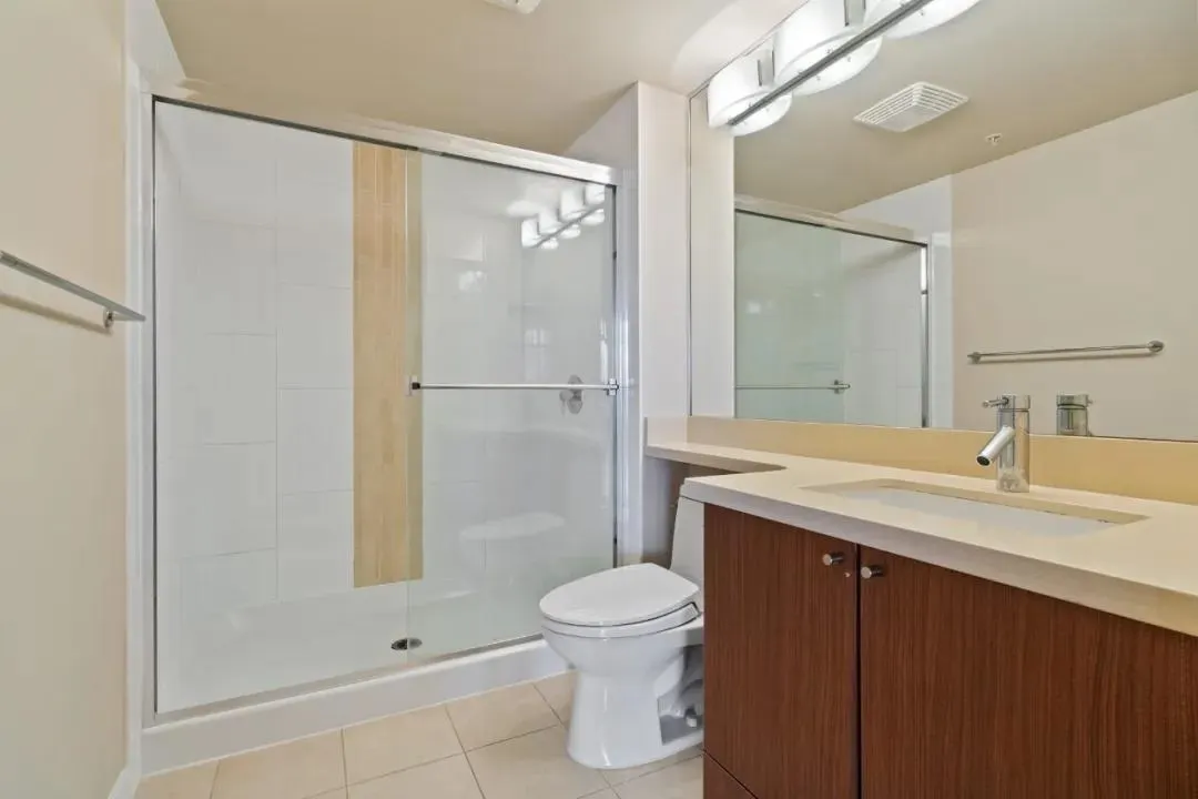 608 8120 Lansdowne Road