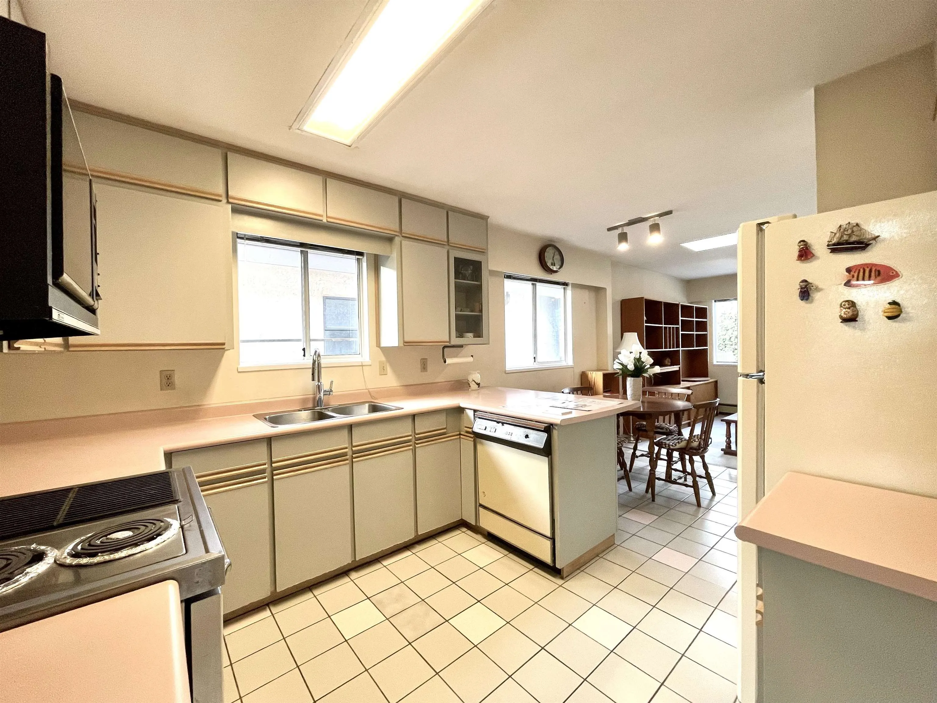 937 W 18th Avenue