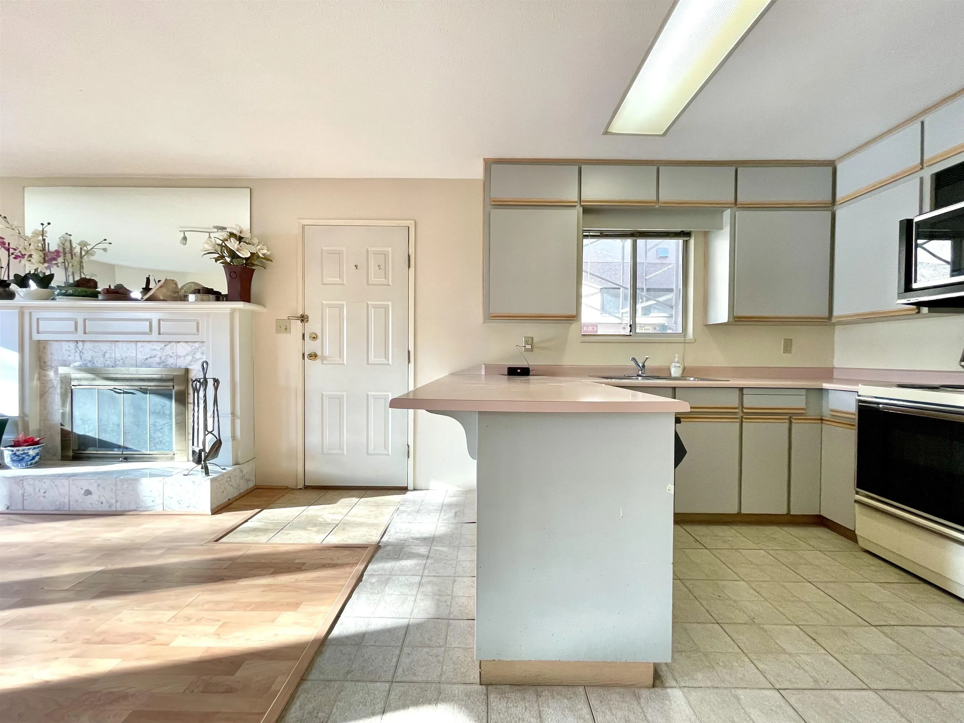937 W 18th Avenue