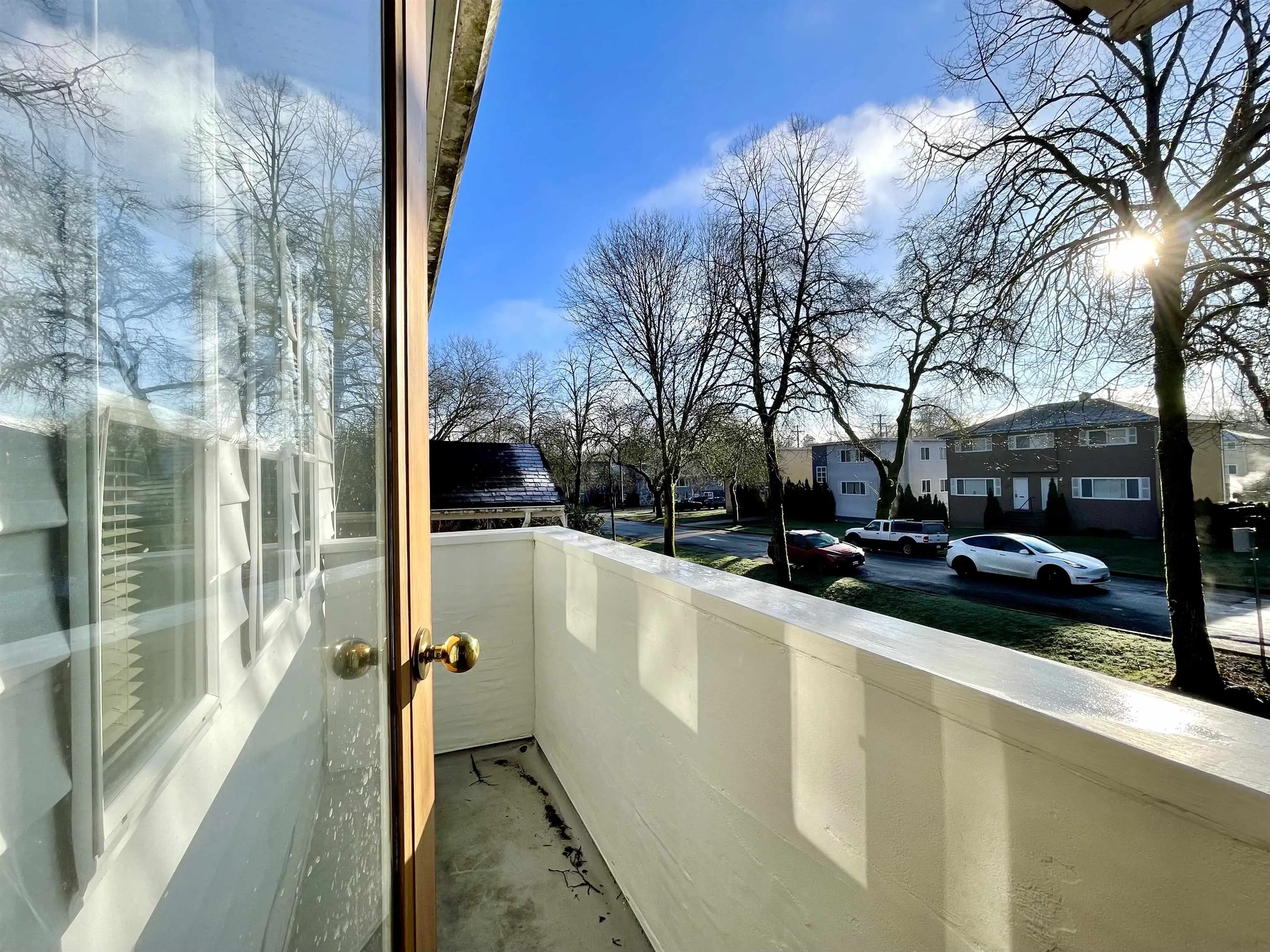 937 W 18th Avenue