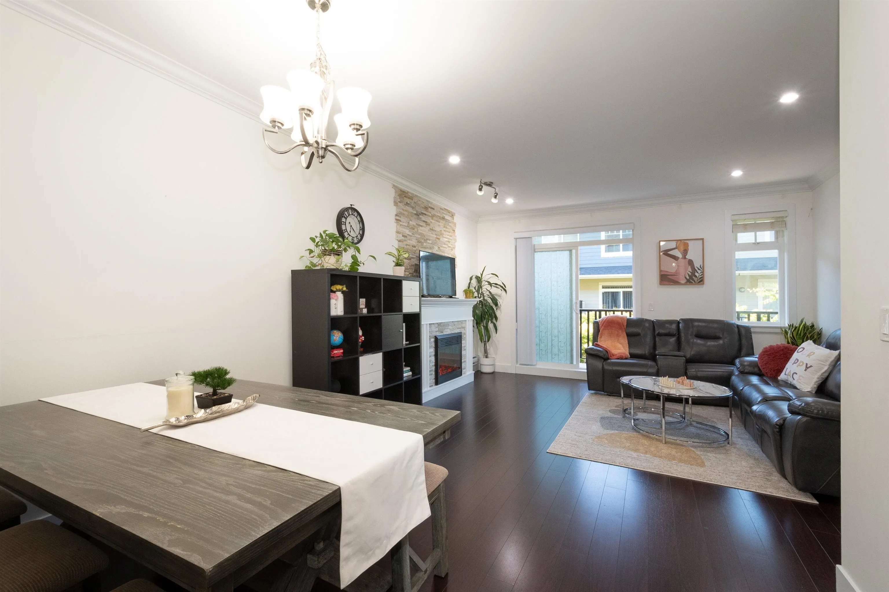 8 6383 140 Street