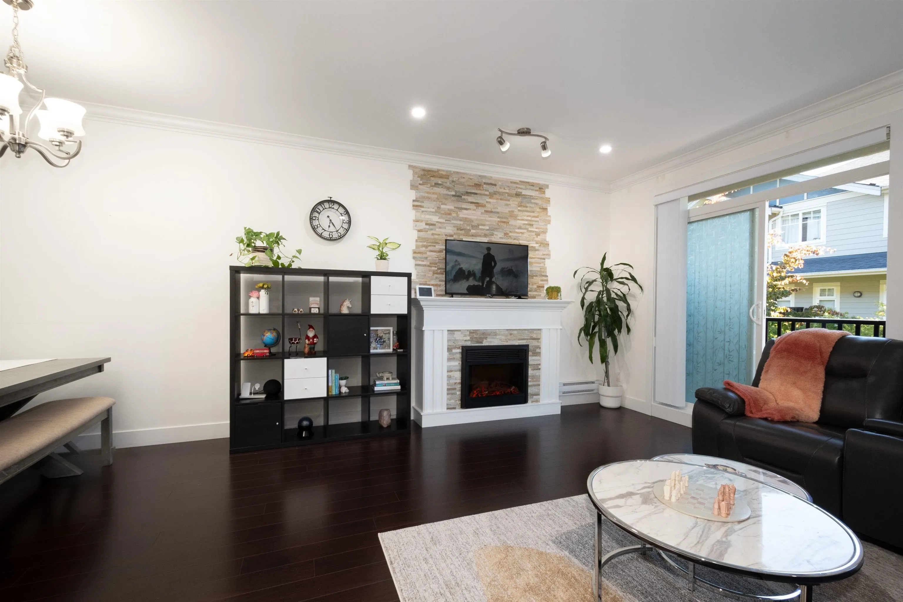 8 6383 140 Street
