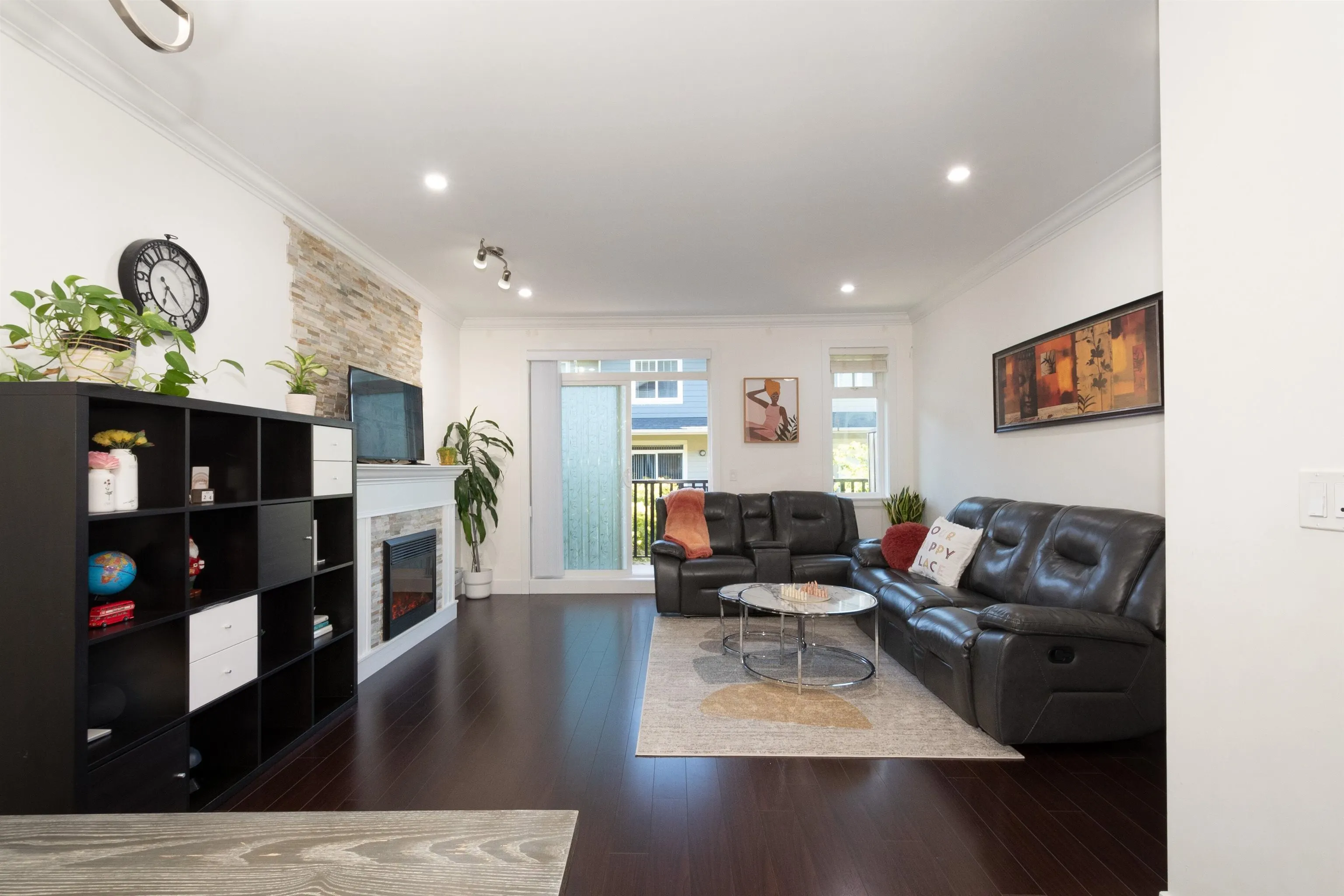8 6383 140 Street