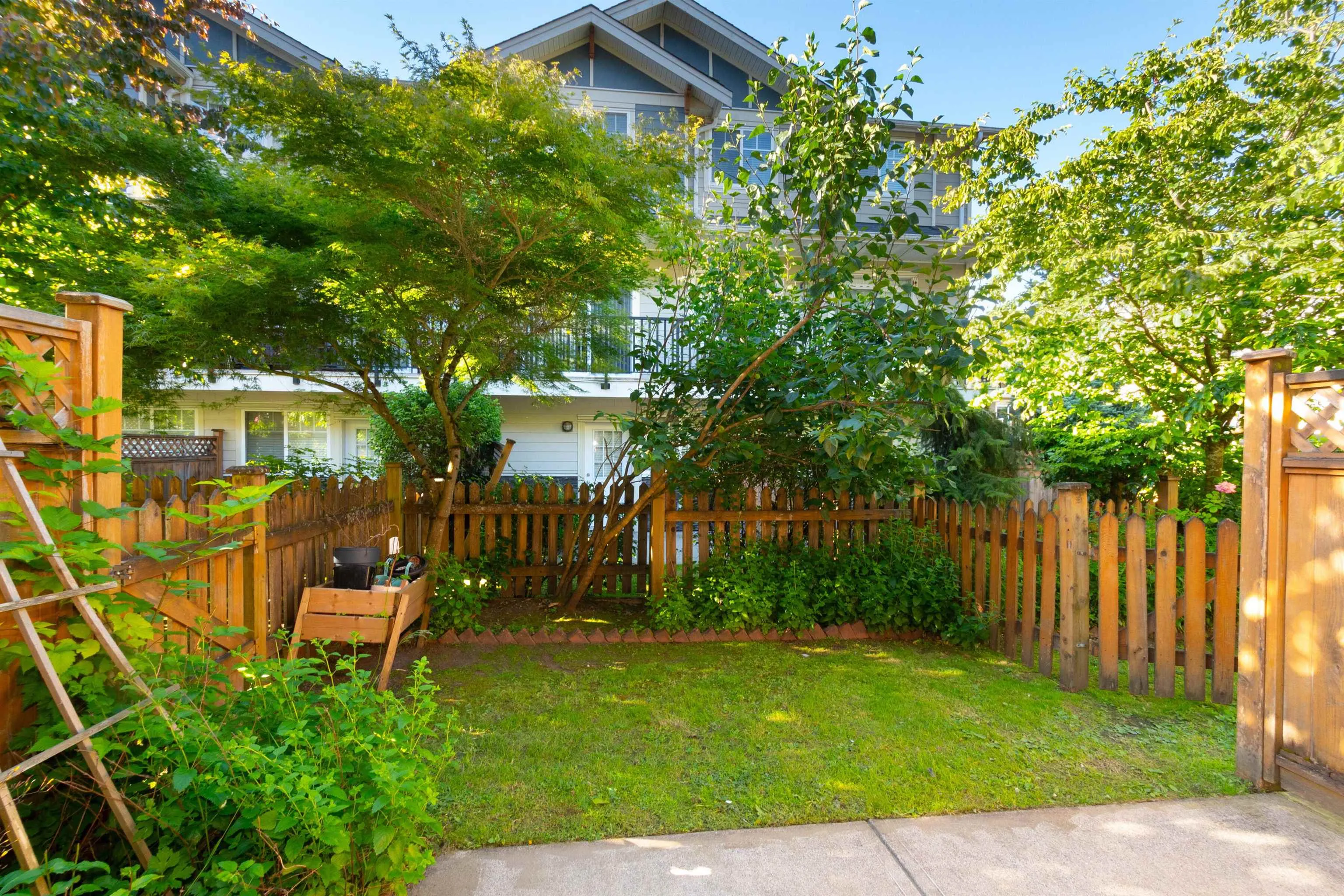 8 6383 140 Street