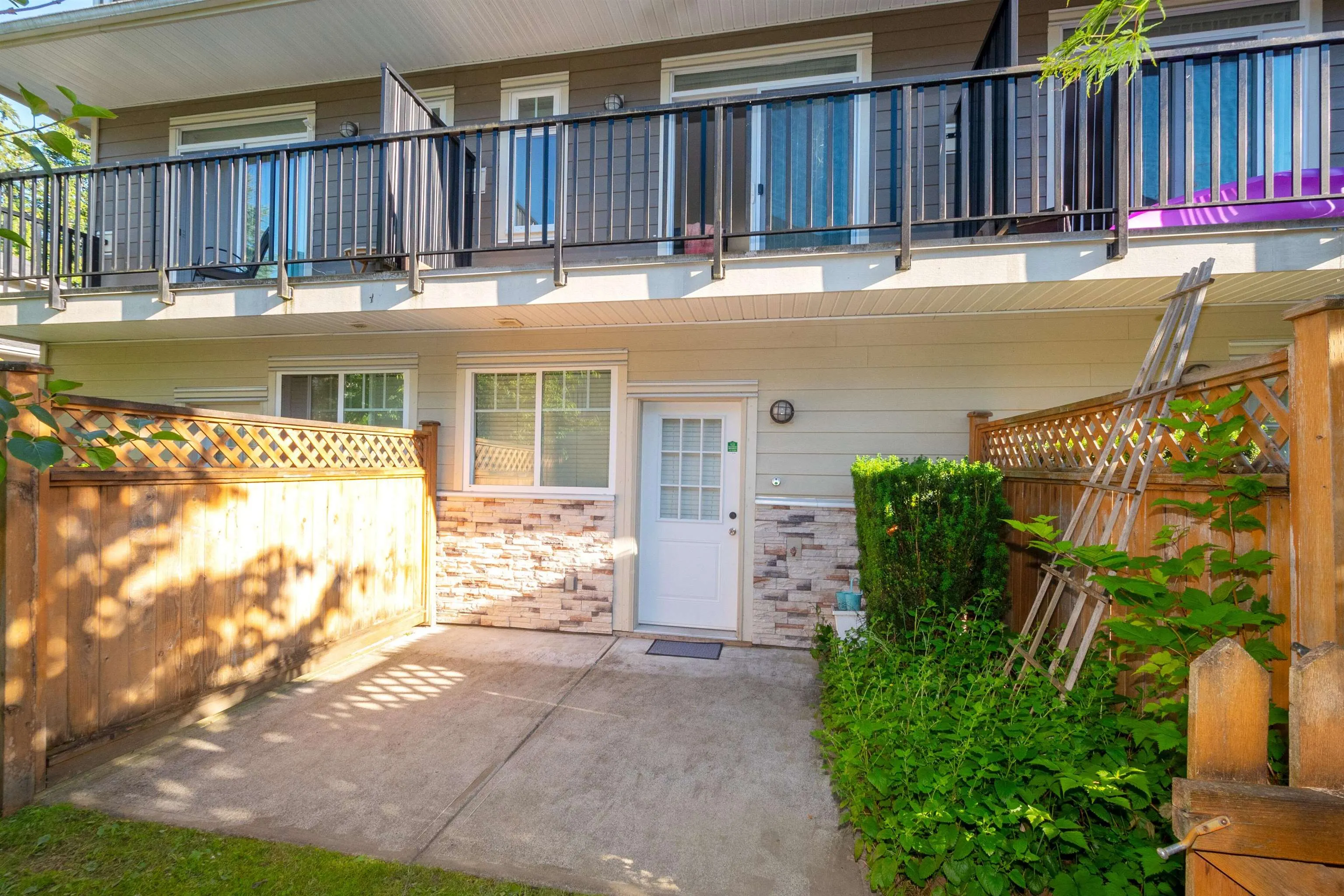 8 6383 140 Street