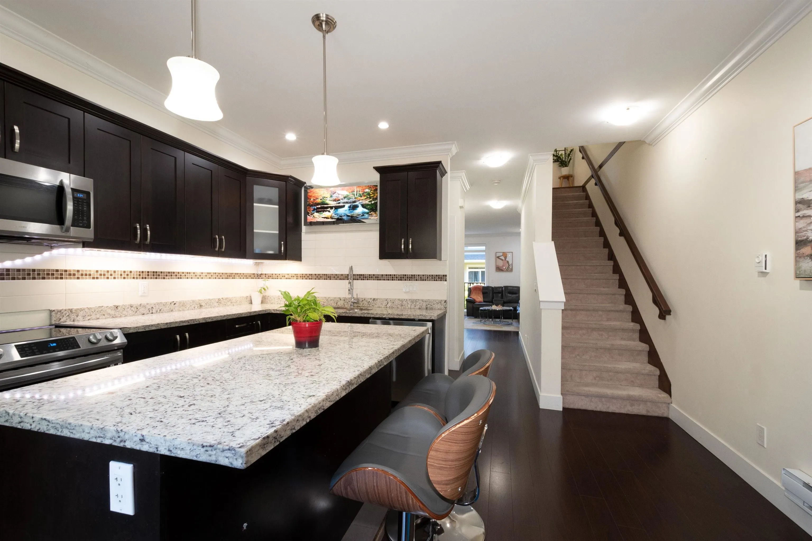 8 6383 140 Street