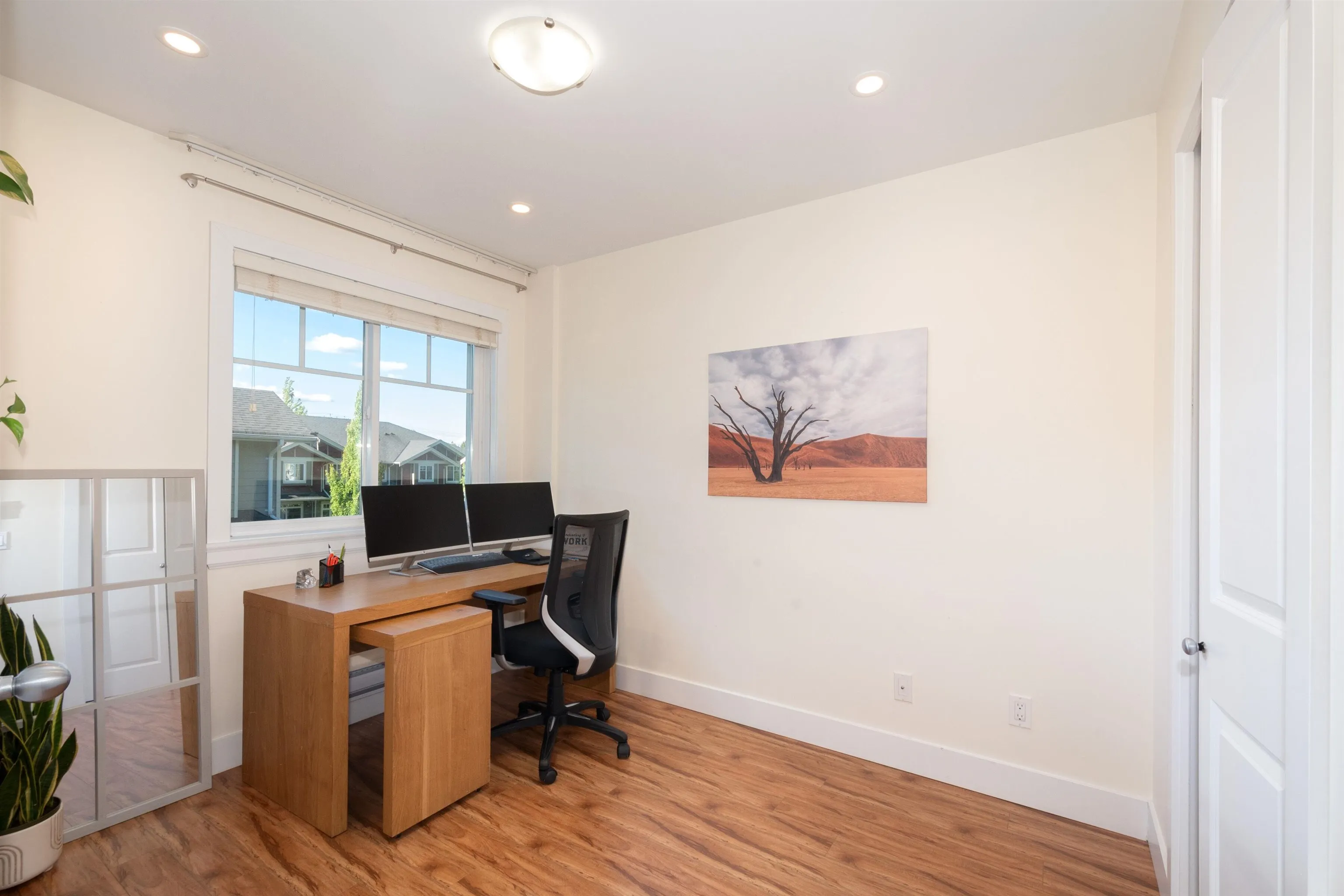8 6383 140 Street