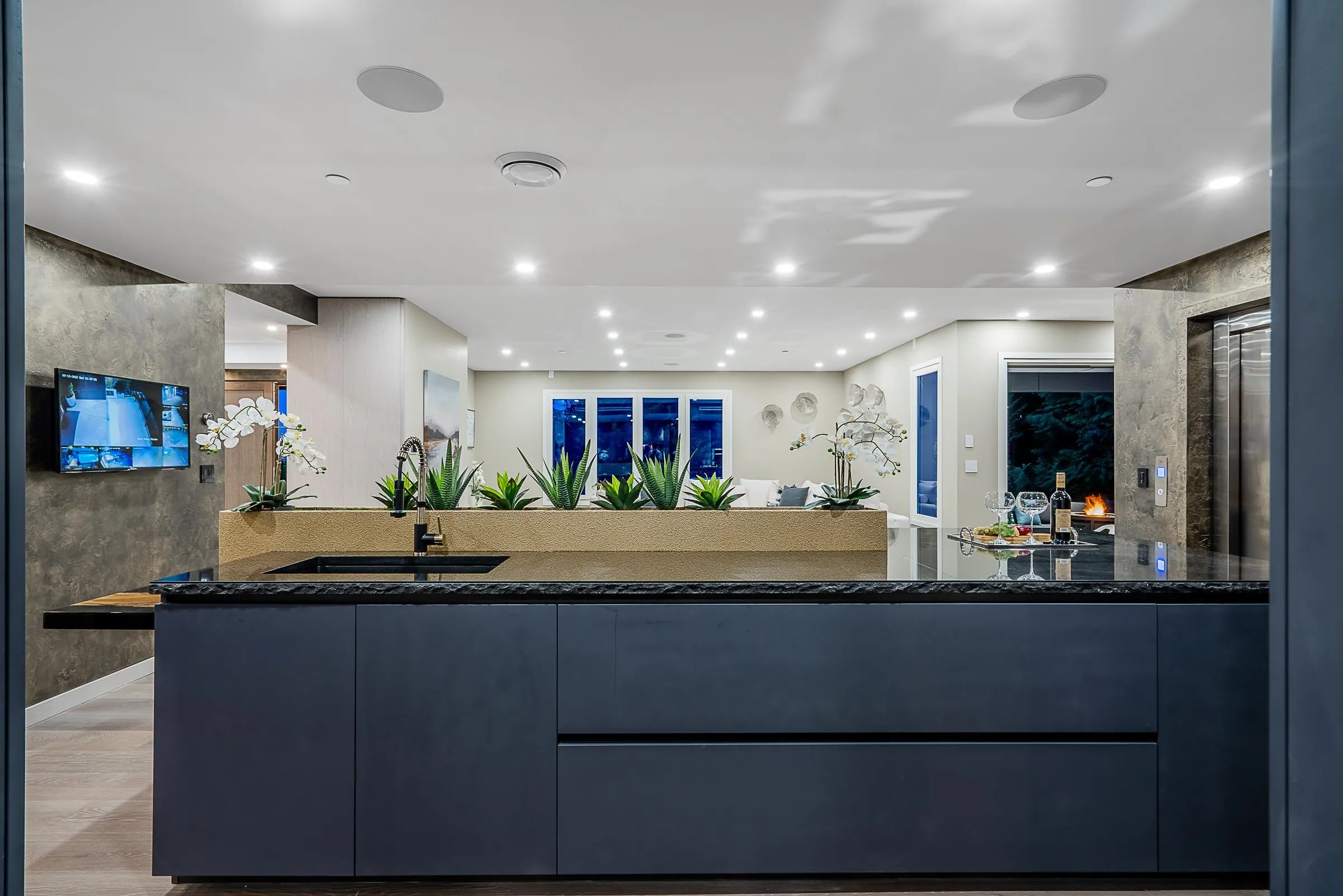 594 Craigmohr Drive