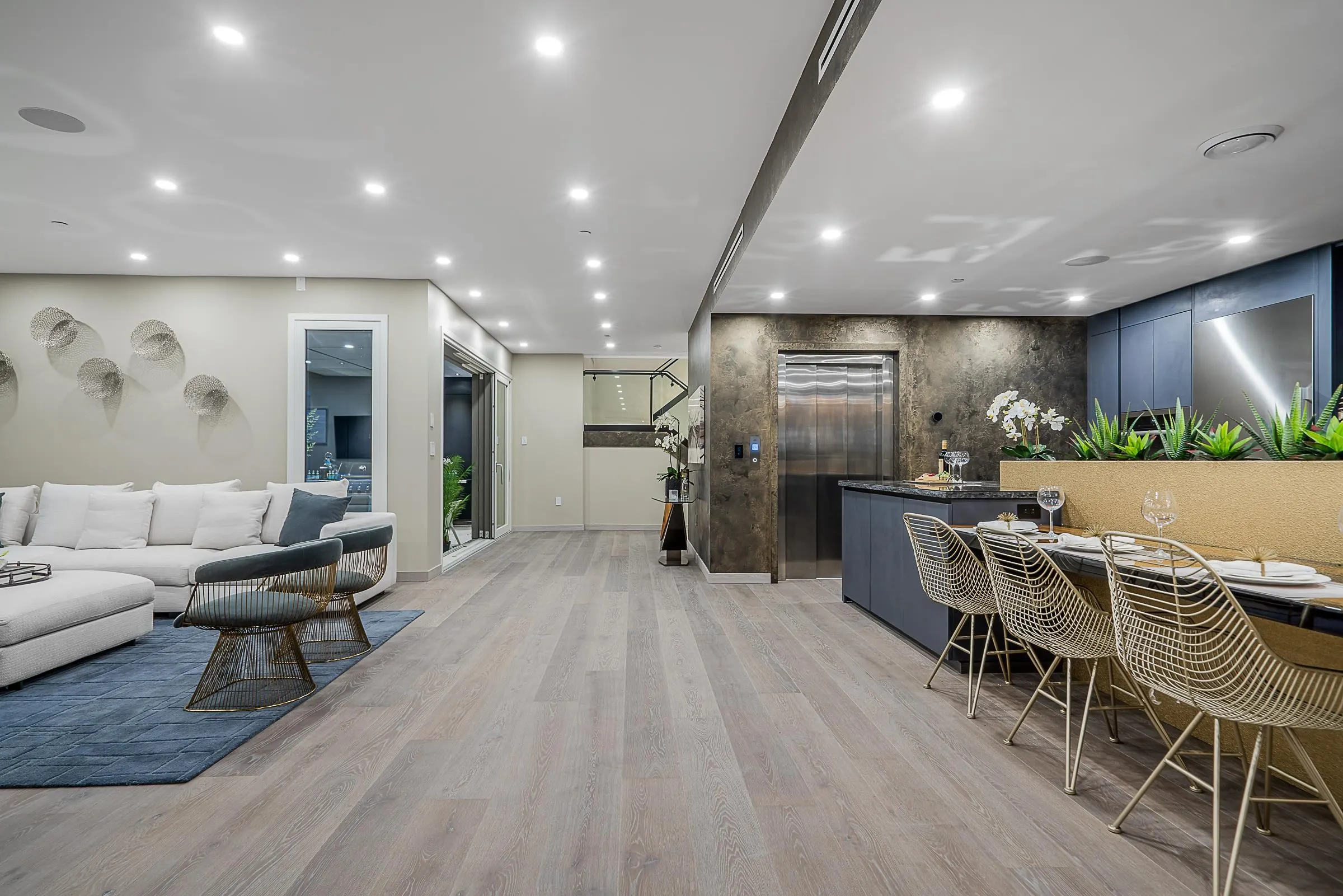 594 Craigmohr Drive