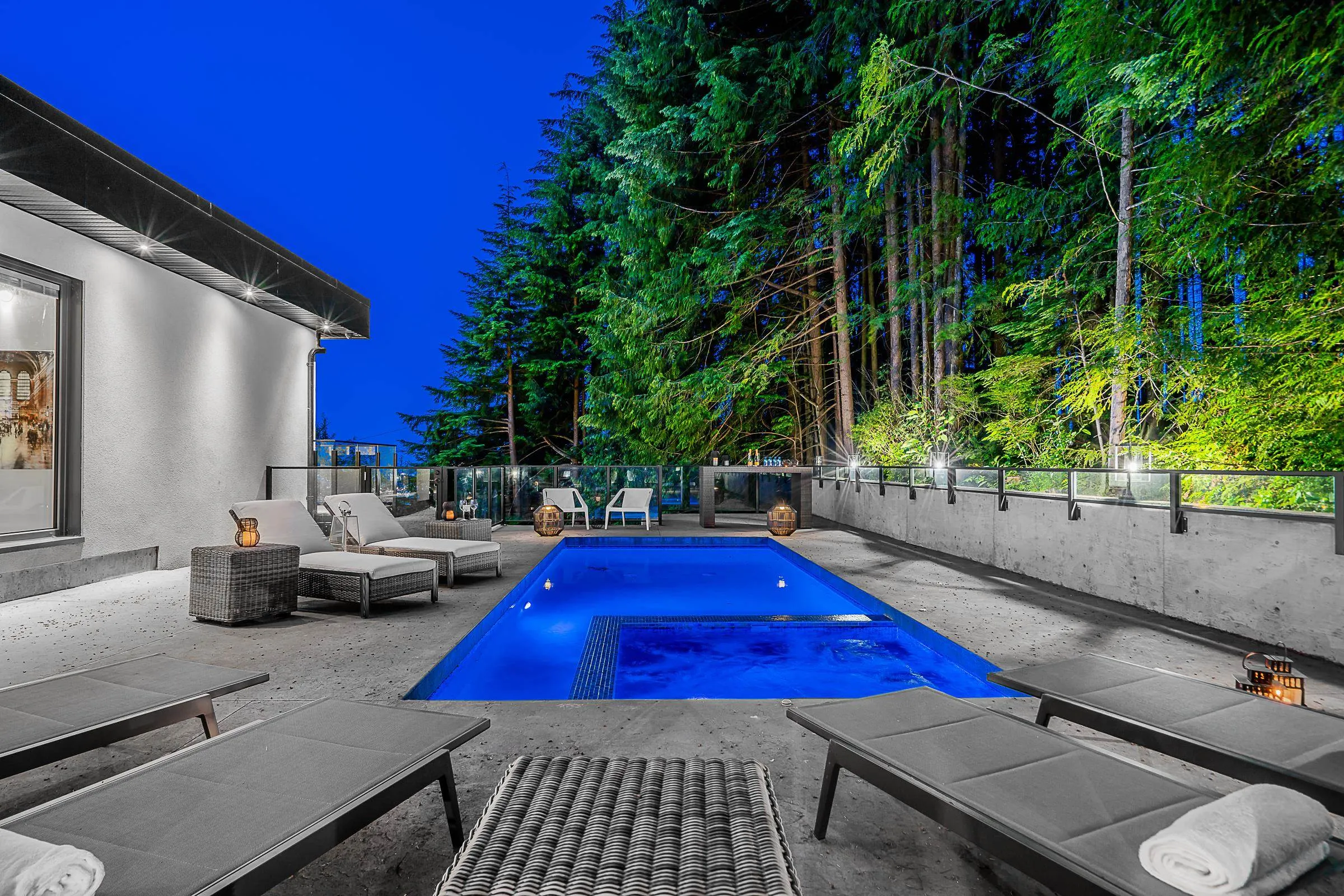 594 Craigmohr Drive