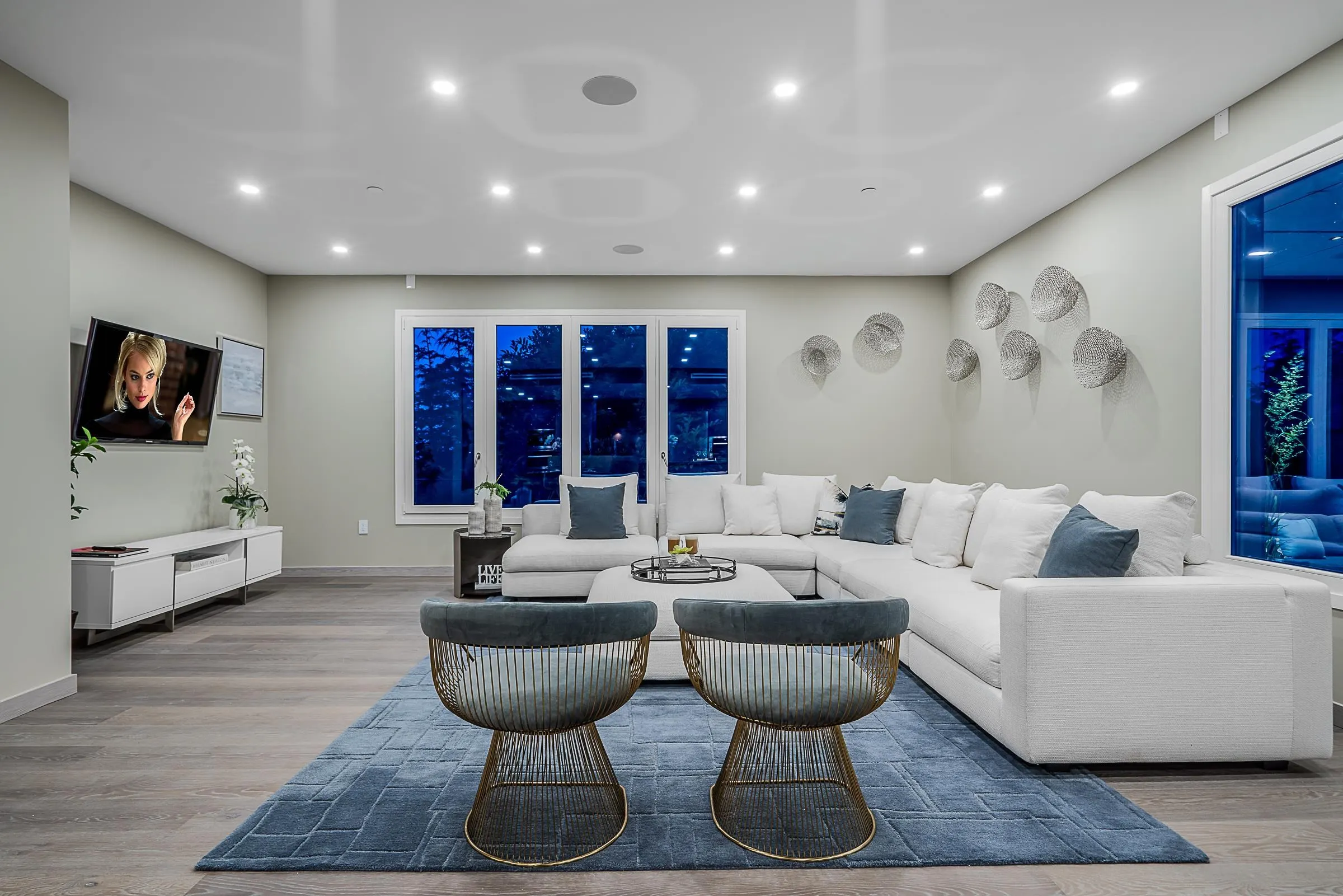 594 Craigmohr Drive
