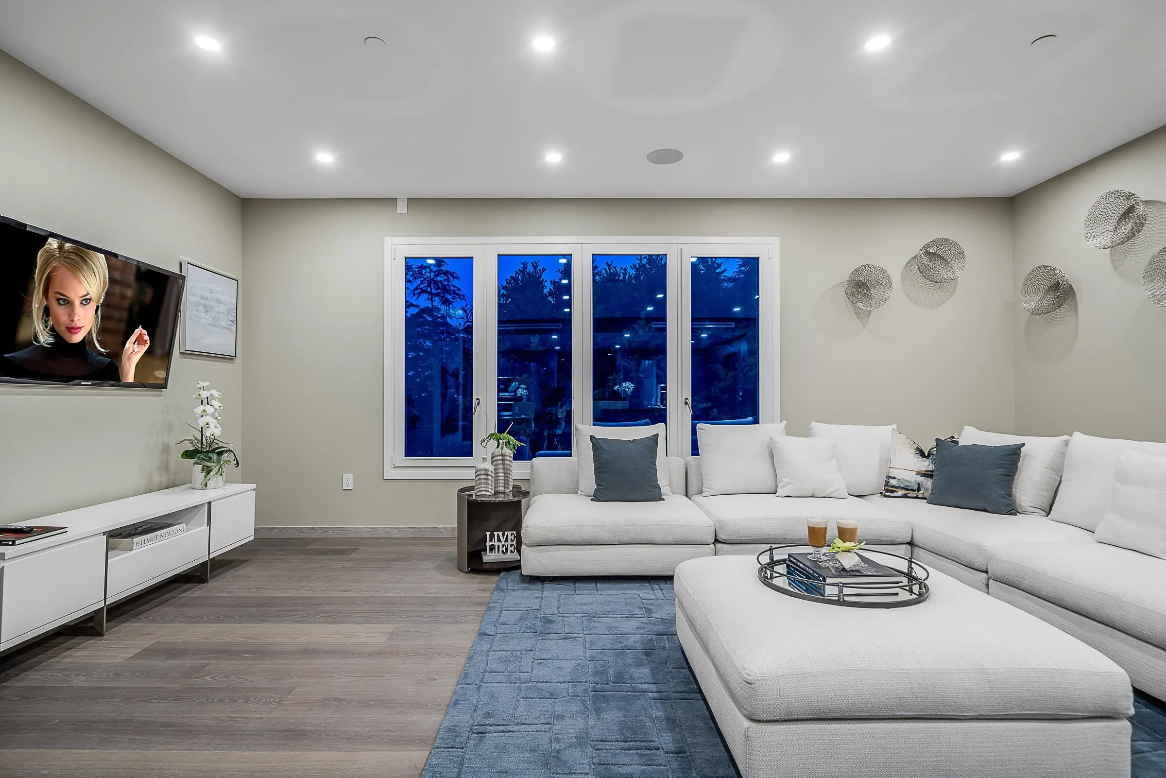 594 Craigmohr Drive