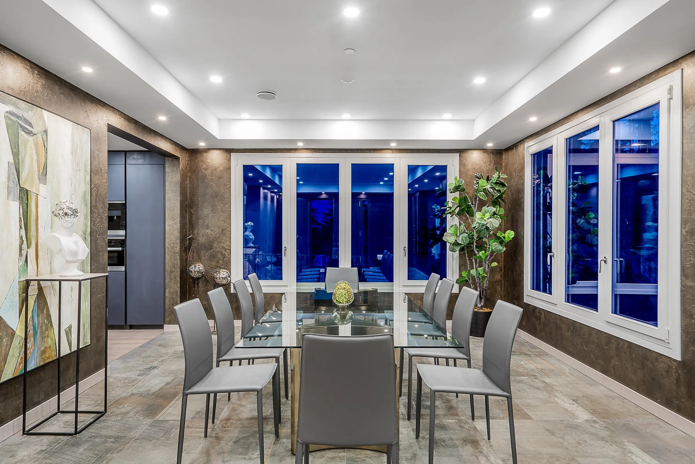 594 Craigmohr Drive