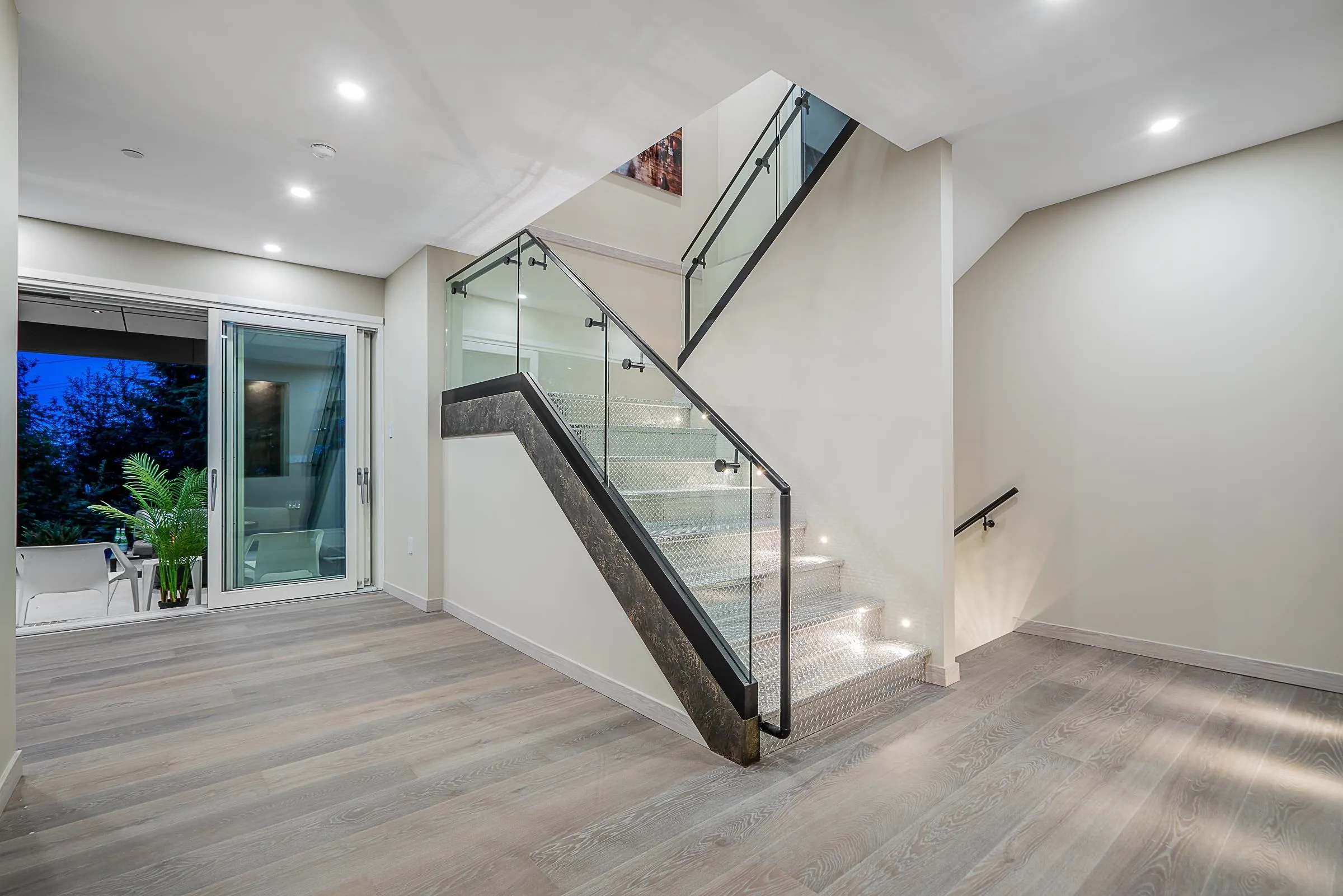 594 Craigmohr Drive