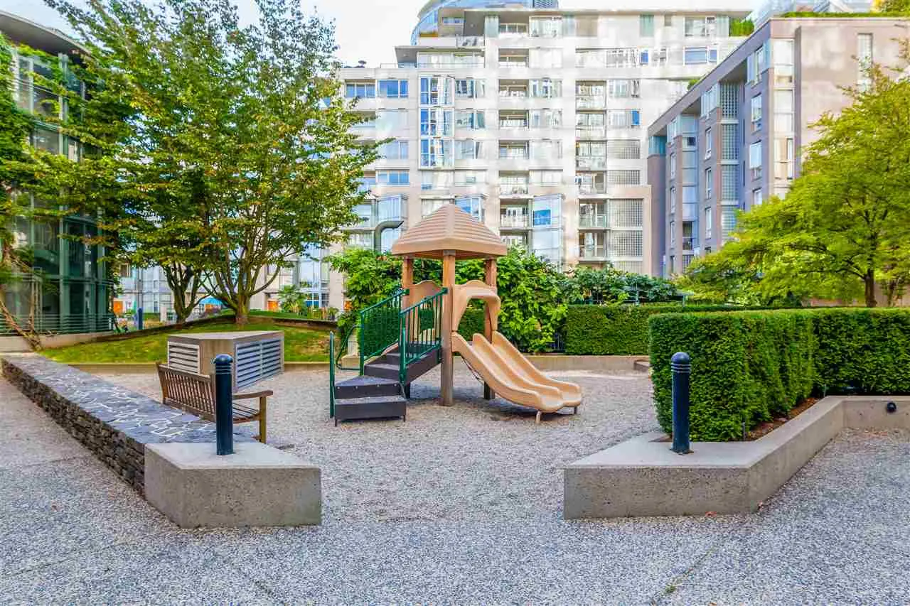 907 1288 Marinaside Crescent