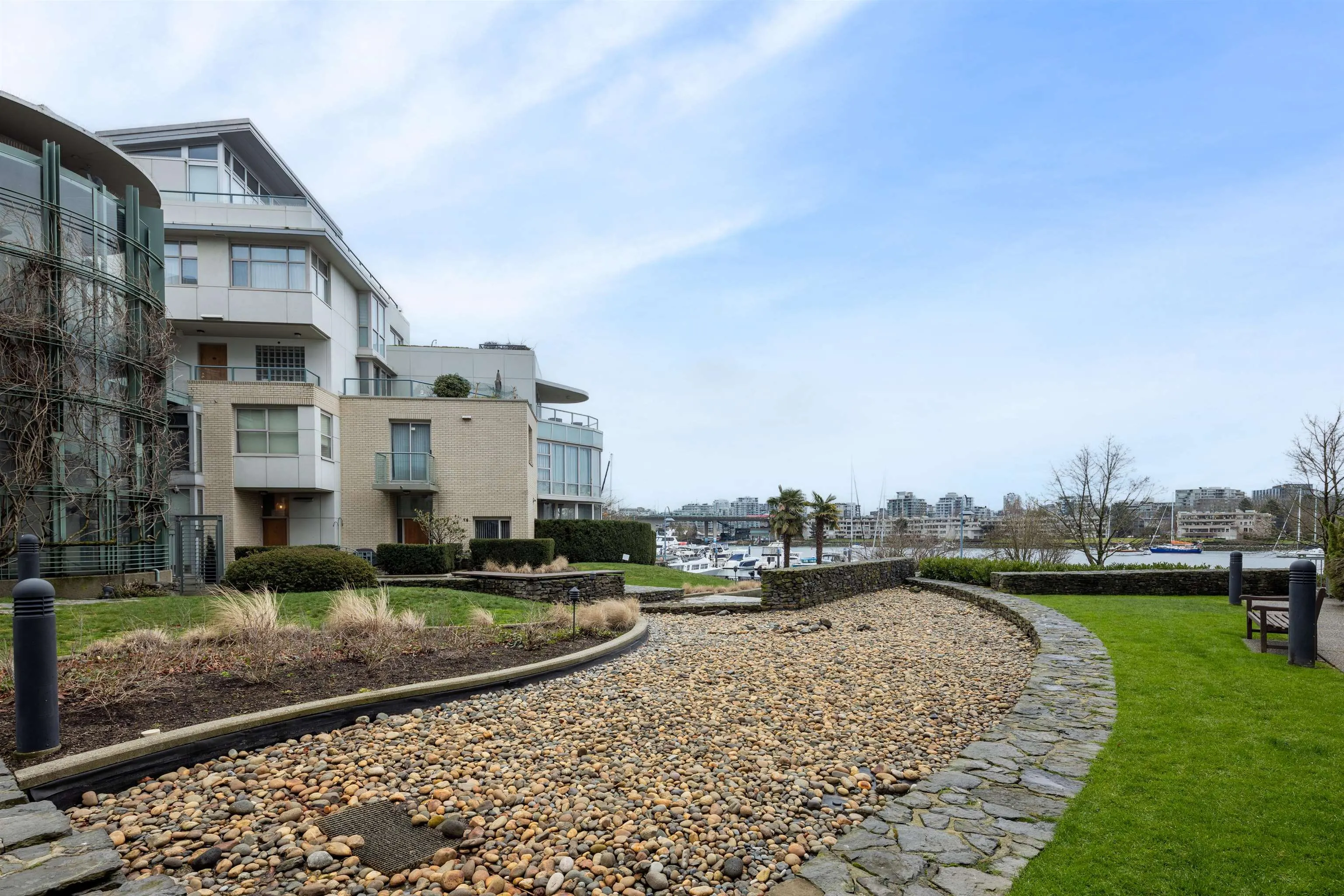 907 1288 Marinaside Crescent