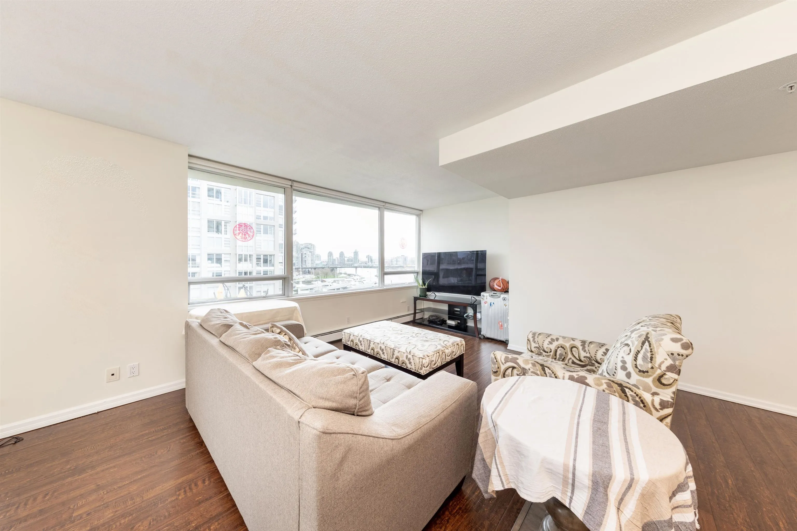 907 1288 Marinaside Crescent