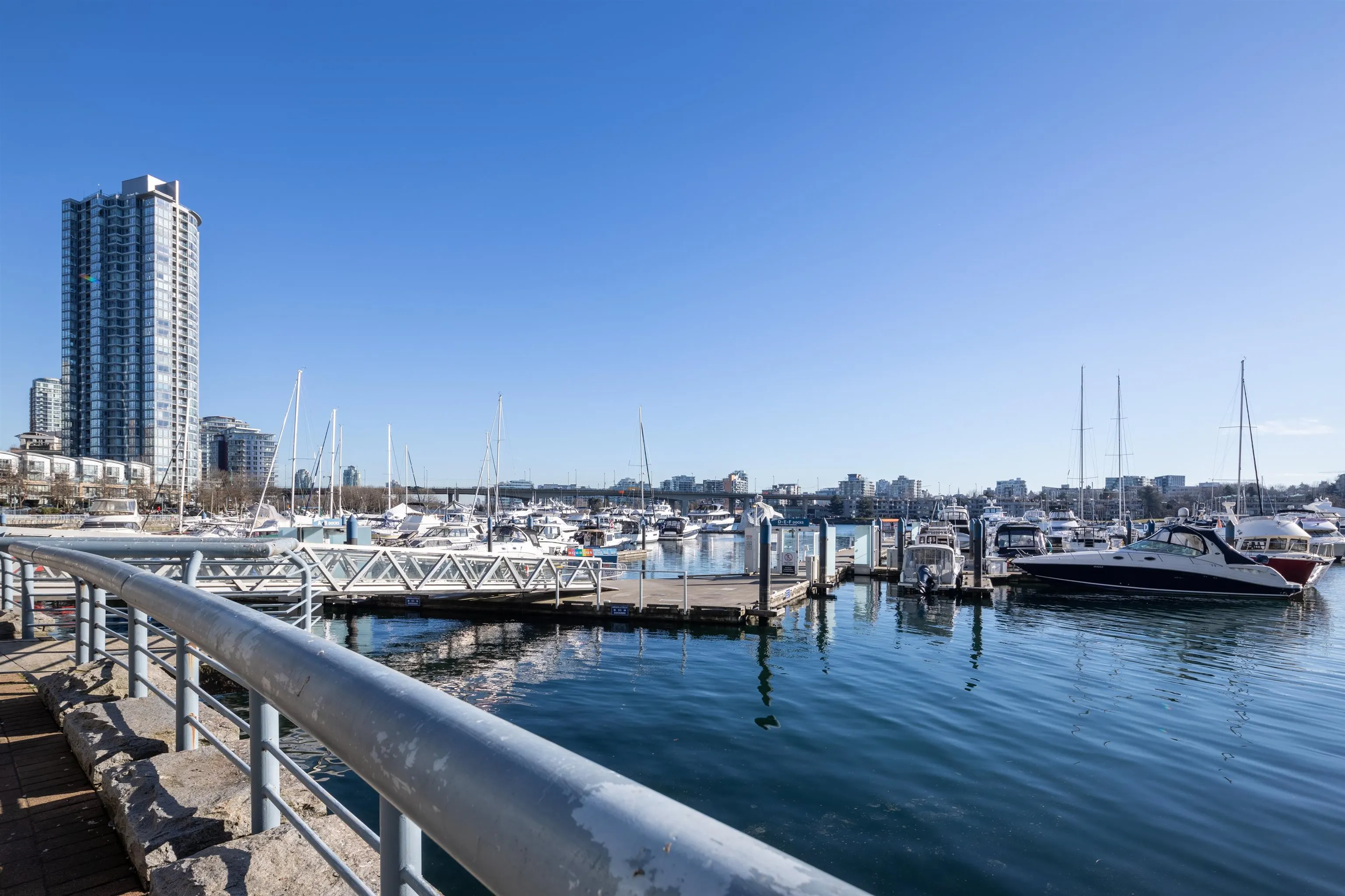 907 1288 Marinaside Crescent