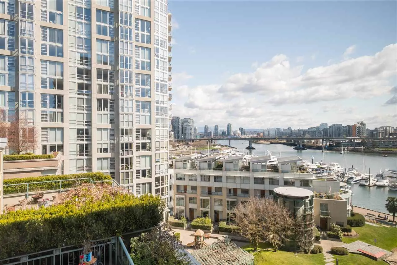 907 1288 Marinaside Crescent