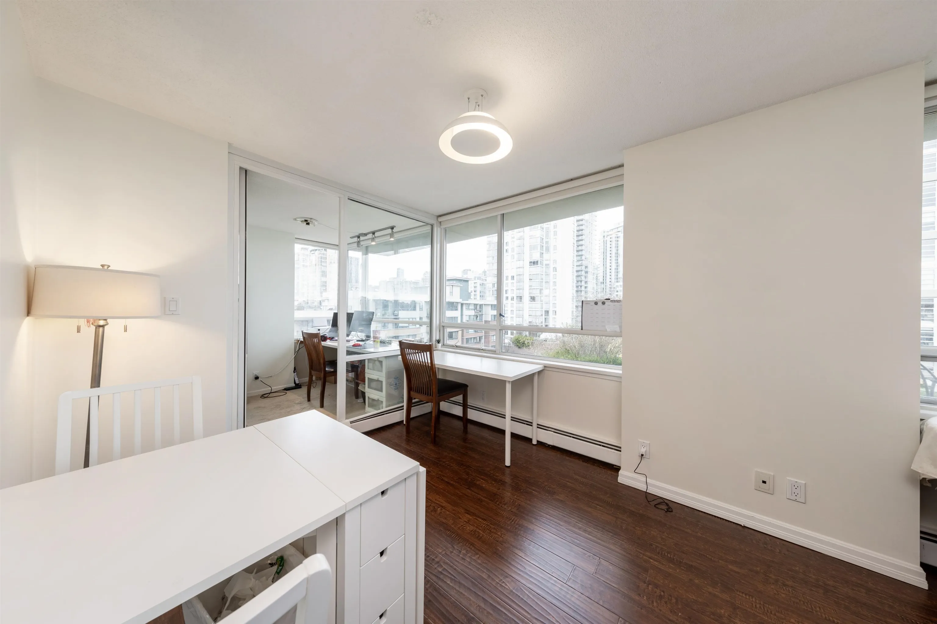 907 1288 Marinaside Crescent