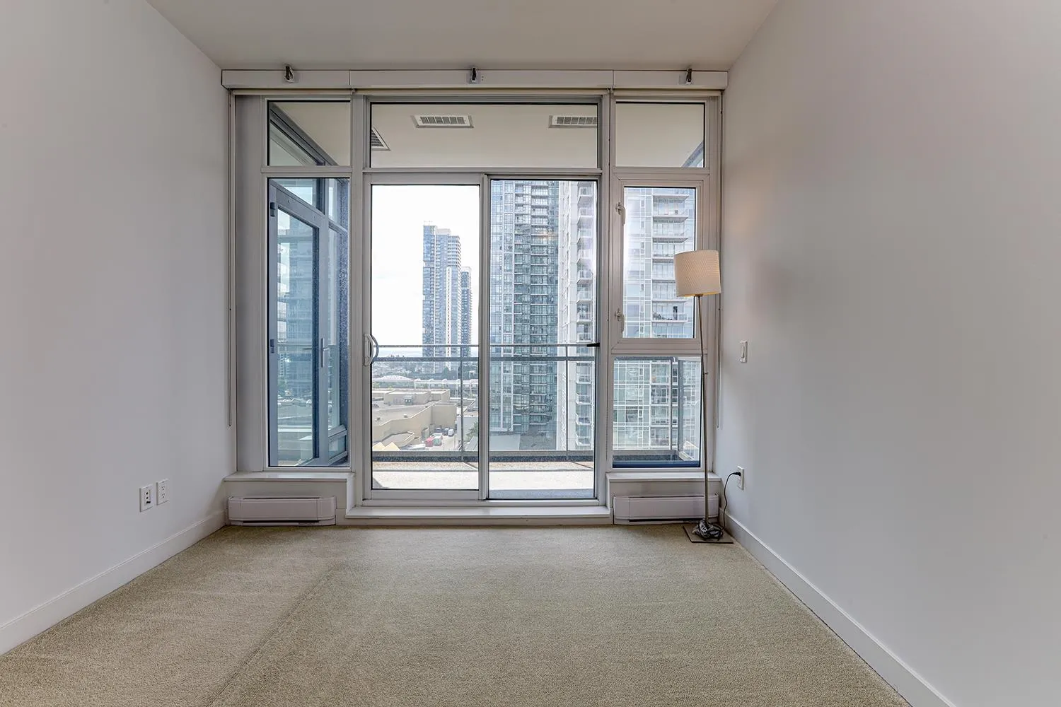 1710 4688 Kingsway