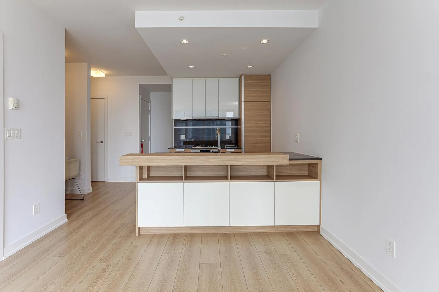 1710 4688 Kingsway