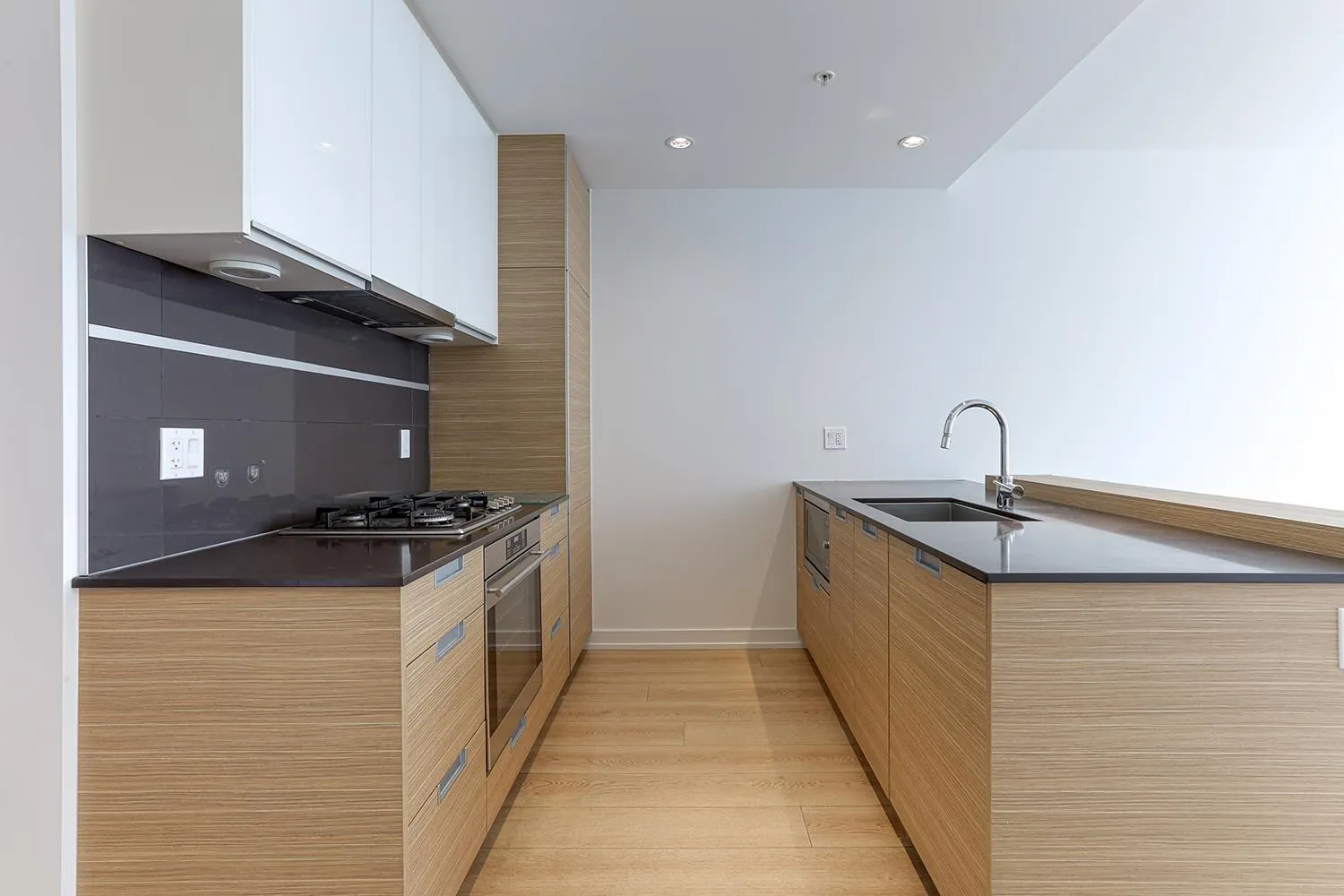 1710 4688 Kingsway