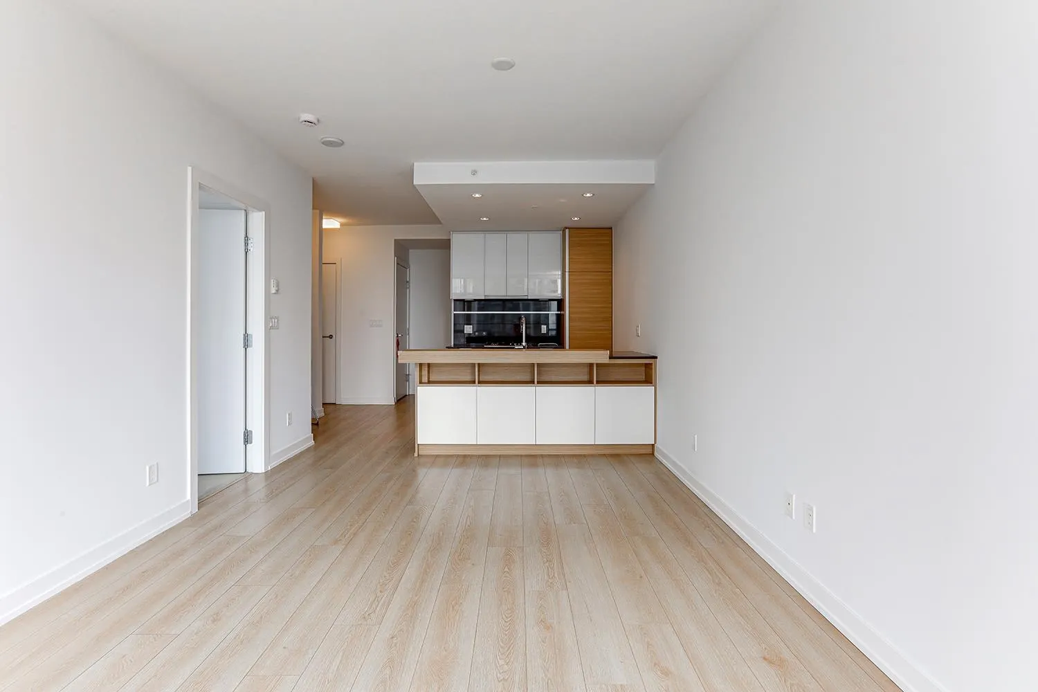 1710 4688 Kingsway