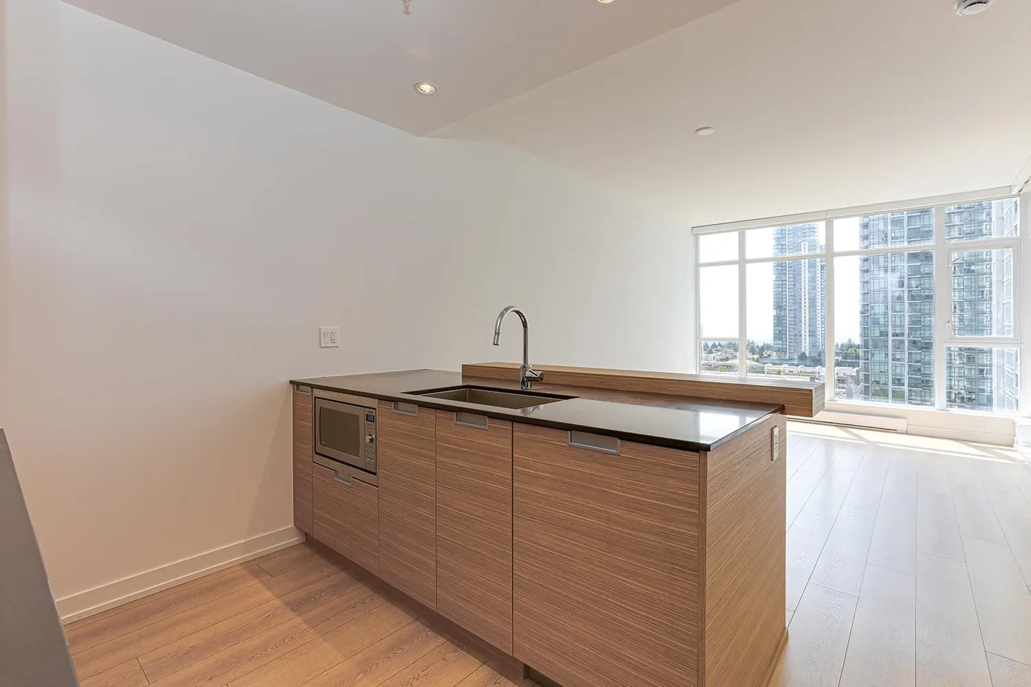 1710 4688 Kingsway