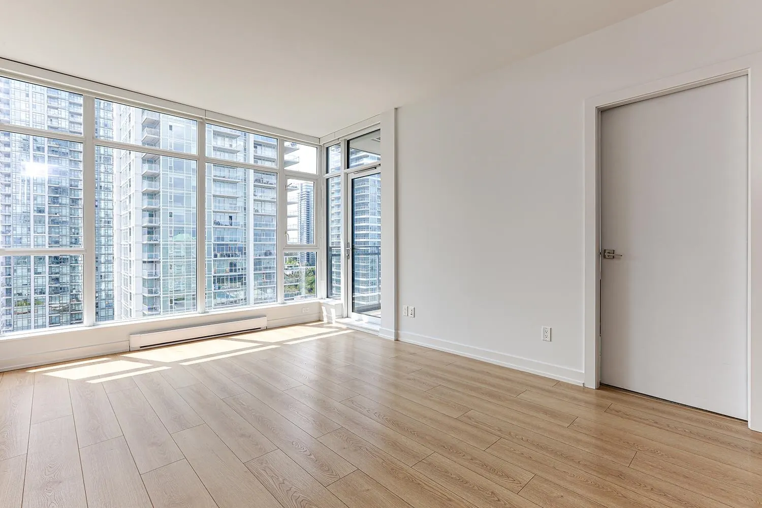 1710 4688 Kingsway