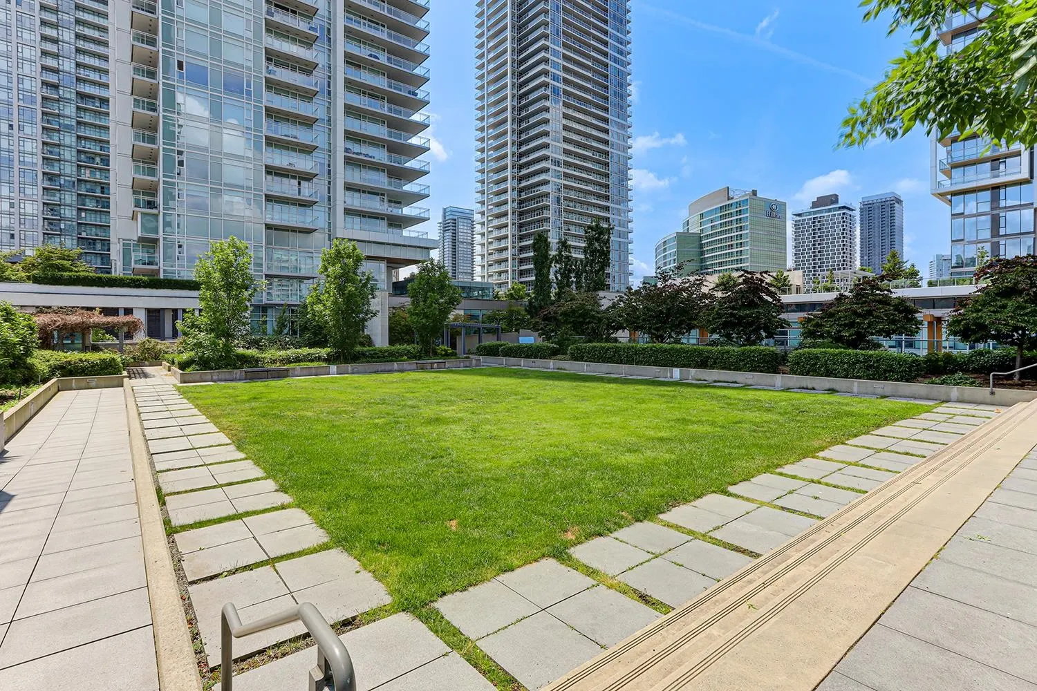 1710 4688 Kingsway