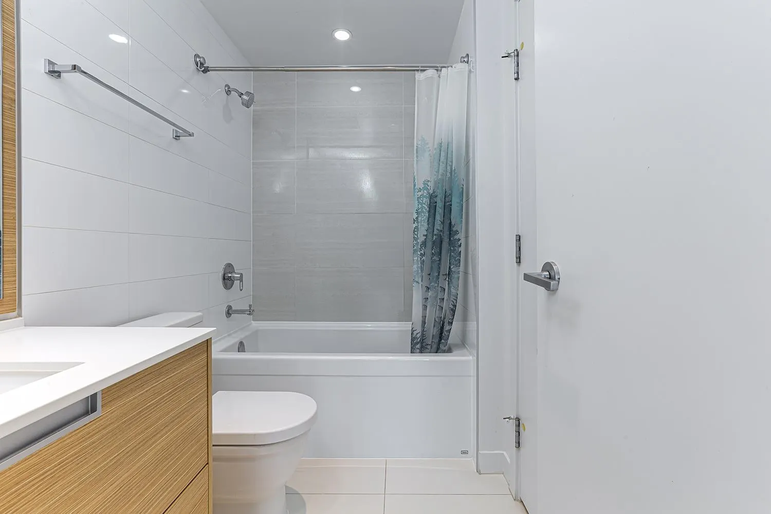 1710 4688 Kingsway