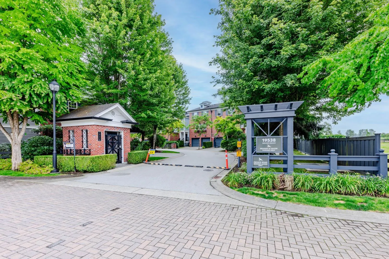 4 19538 Bishops Reach