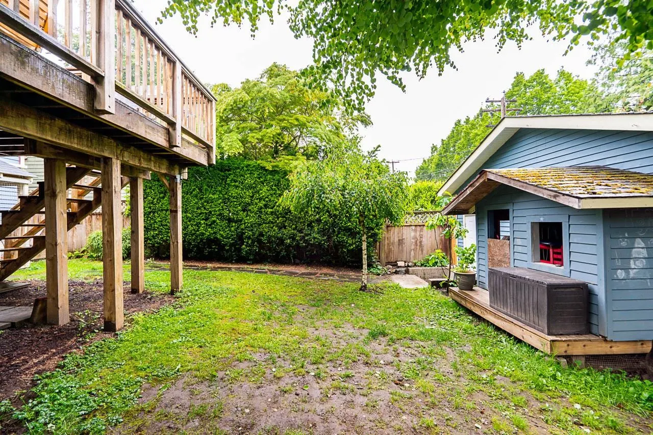 1071 E 10th Avenue