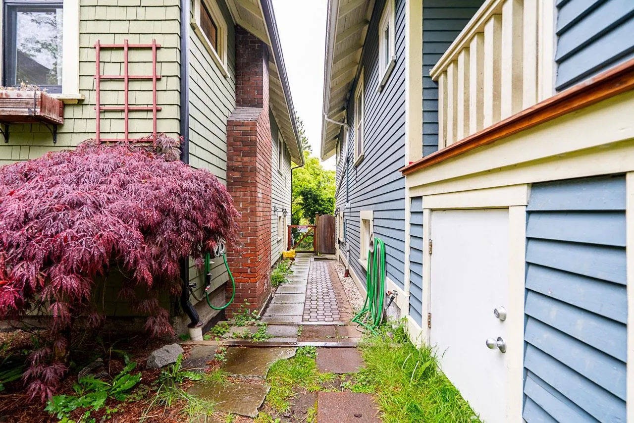 1071 E 10th Avenue
