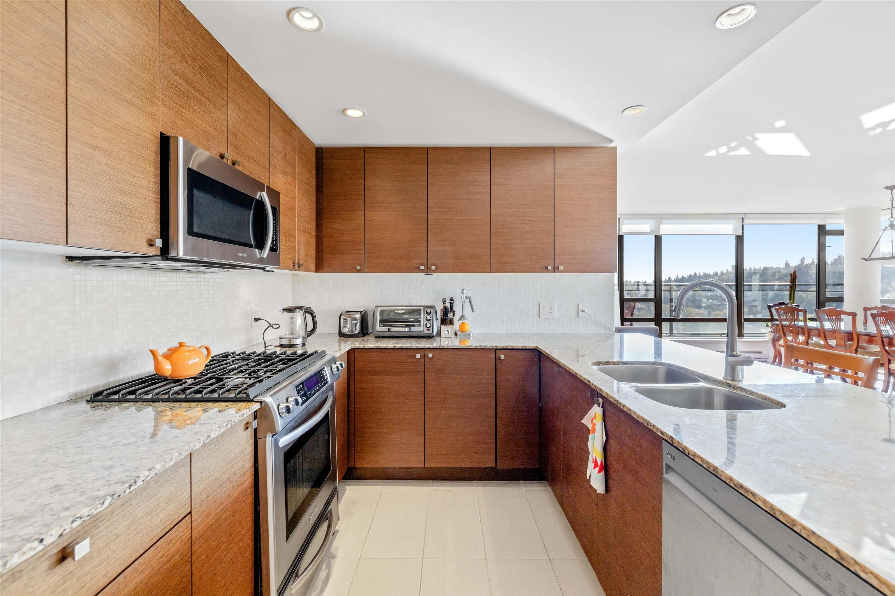 2602 400 Capilano Road