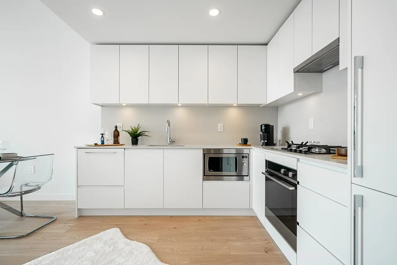 3110 2181 Madison Avenue